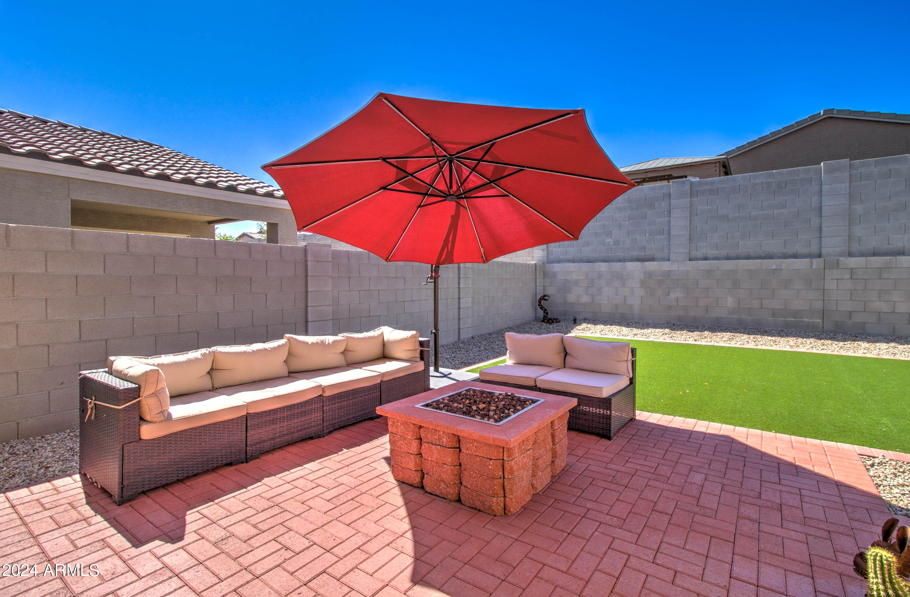 4611 W GREENLEAF Drive