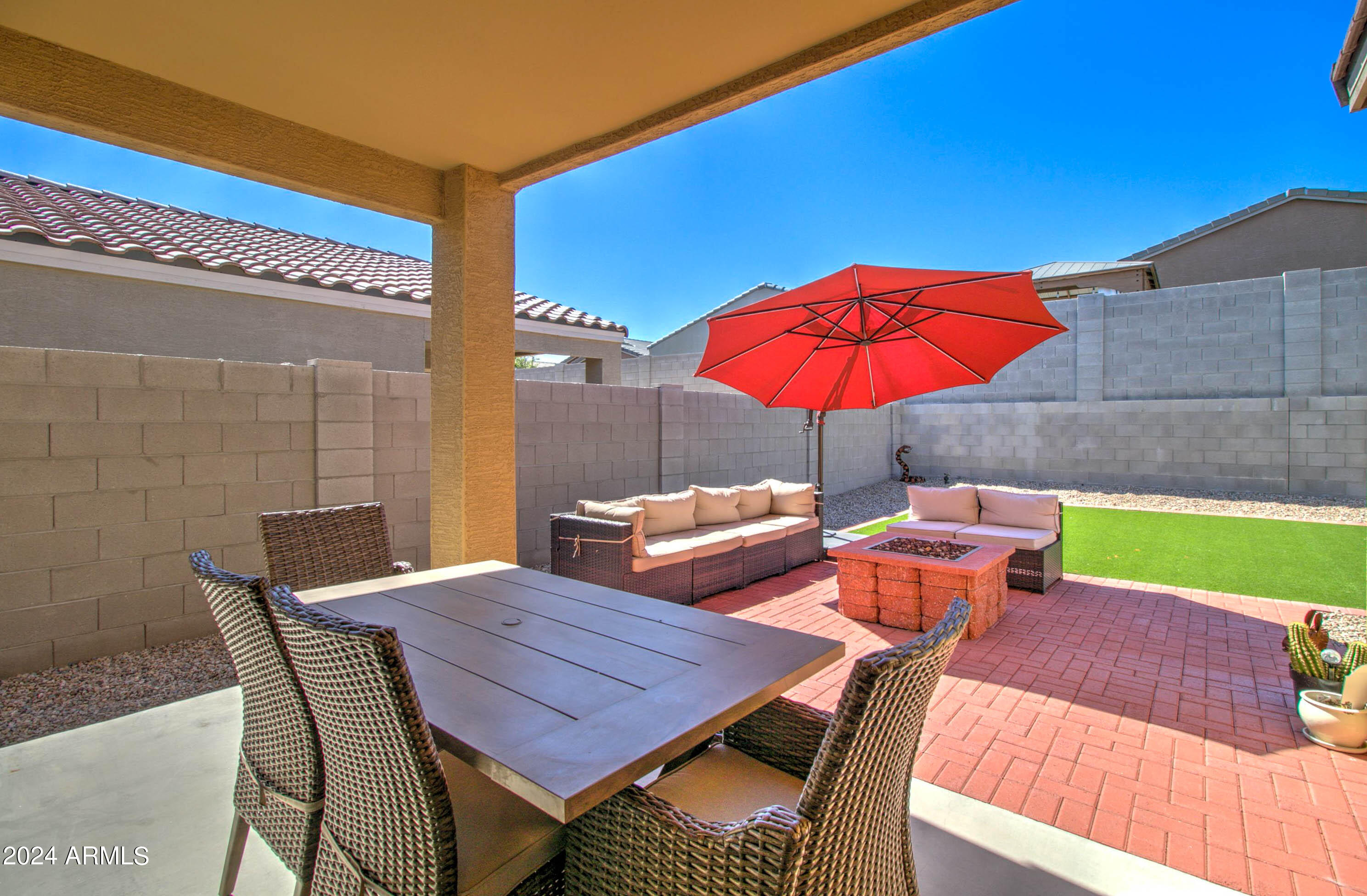 4611 W GREENLEAF Drive