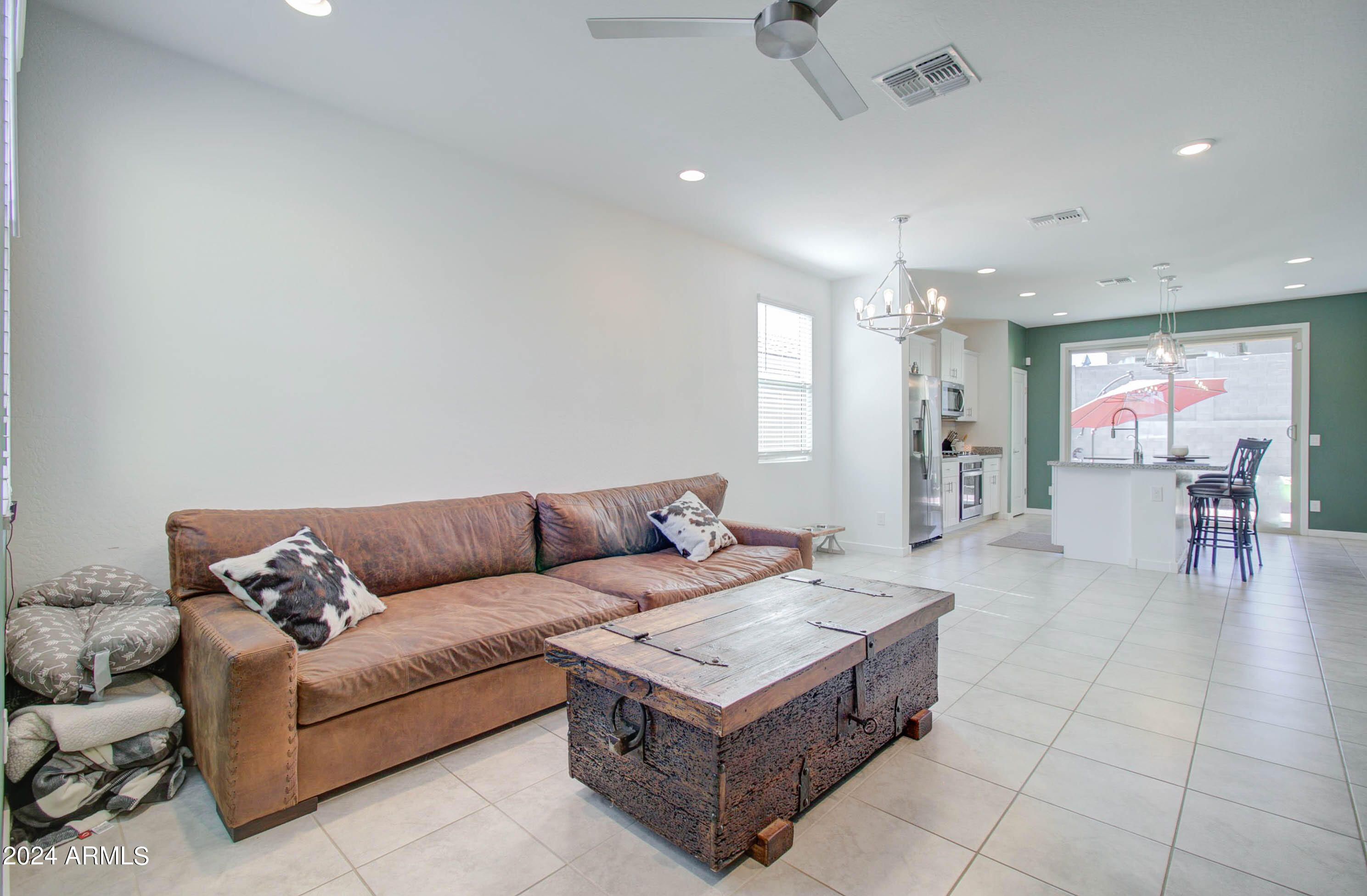 4611 W GREENLEAF Drive