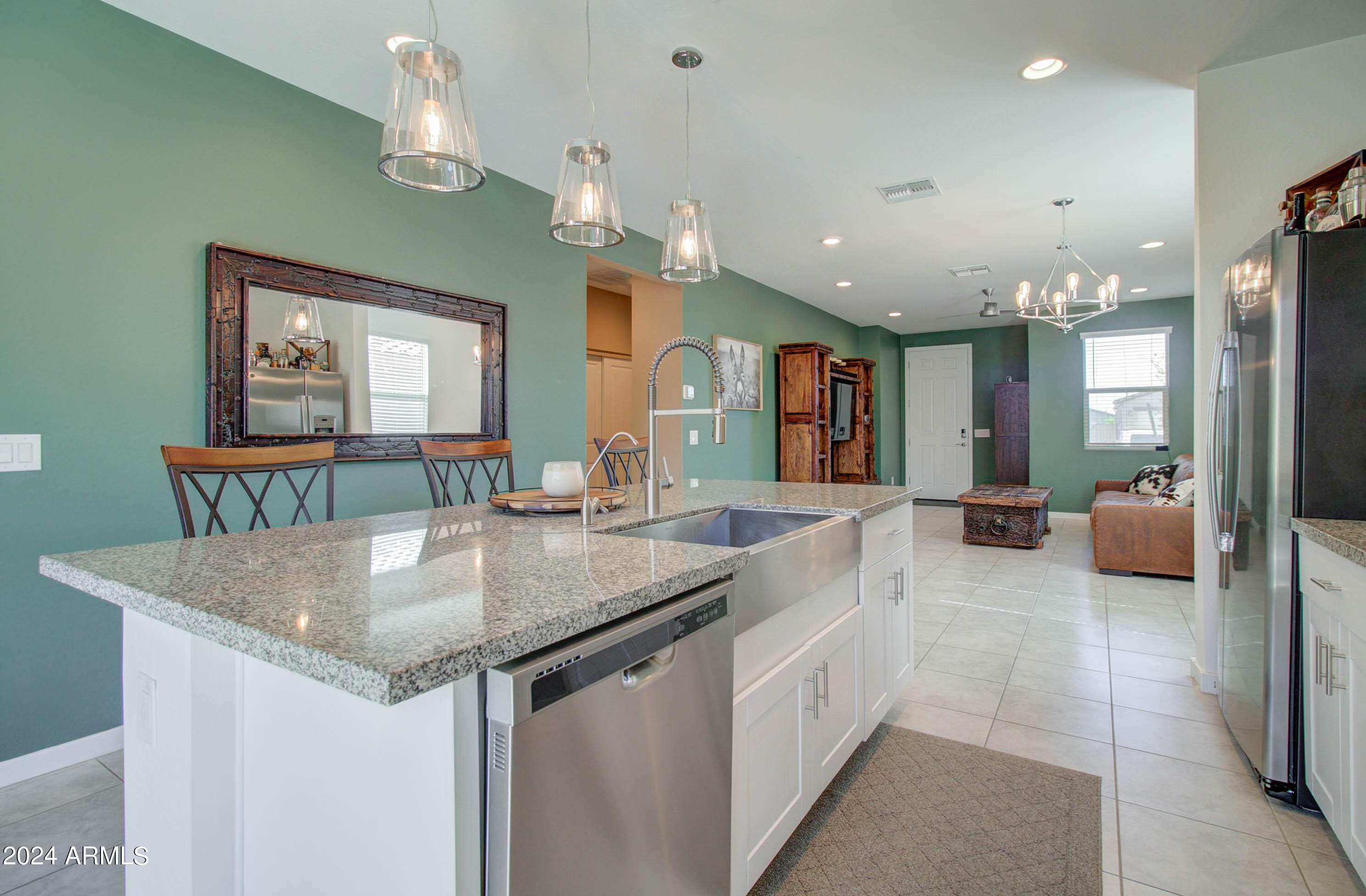 4611 W GREENLEAF Drive