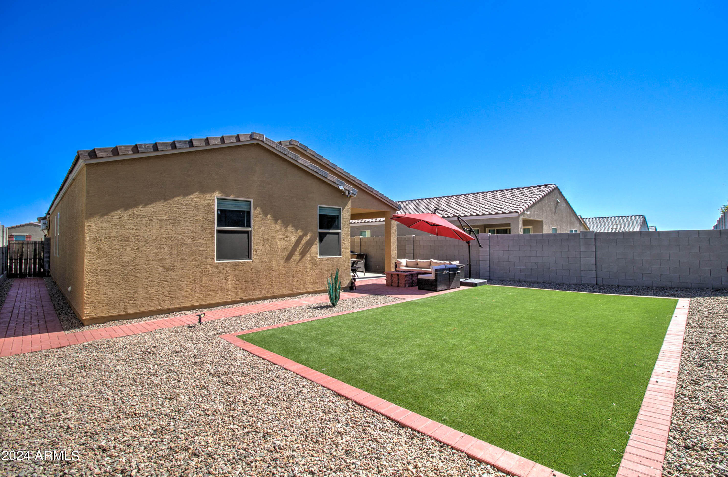 4611 W GREENLEAF Drive