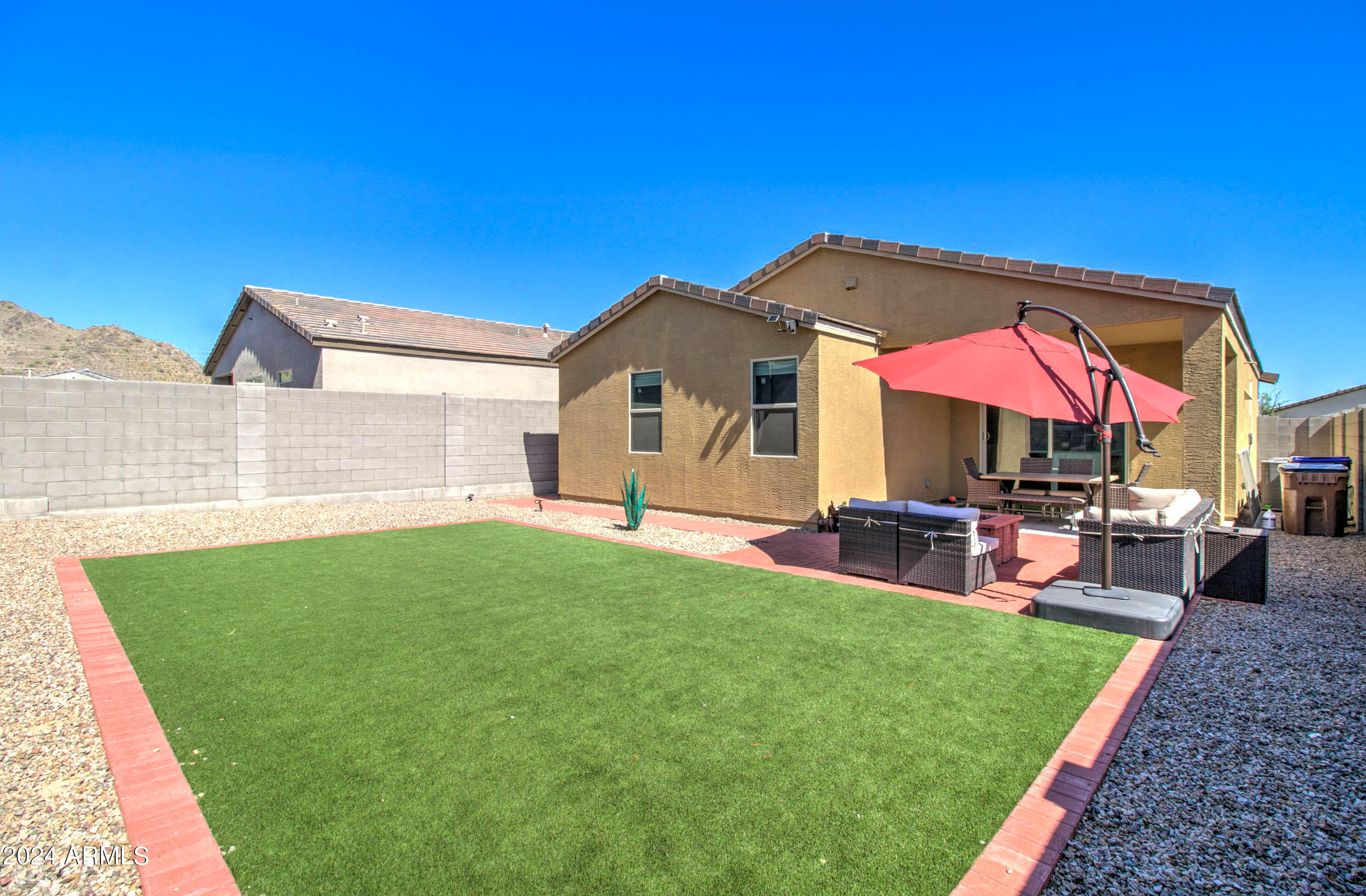 4611 W GREENLEAF Drive