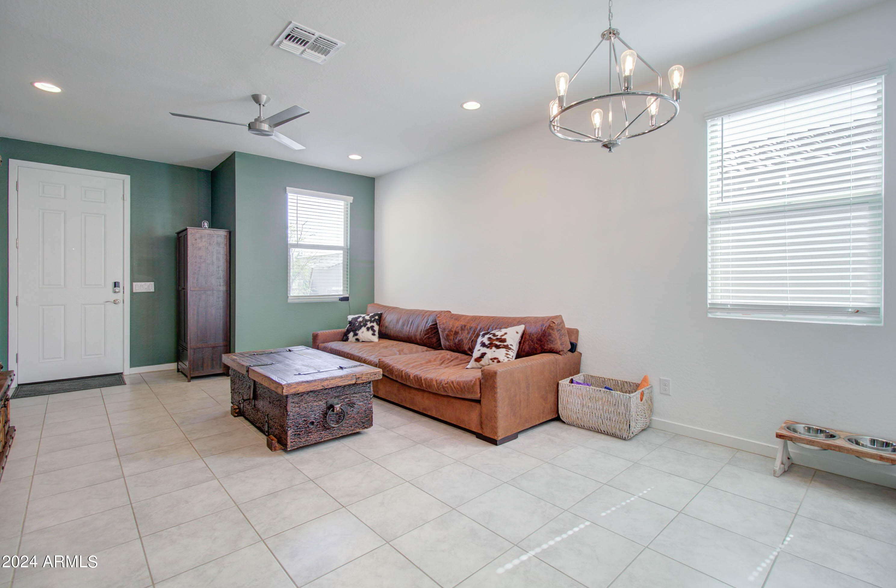 4611 W GREENLEAF Drive