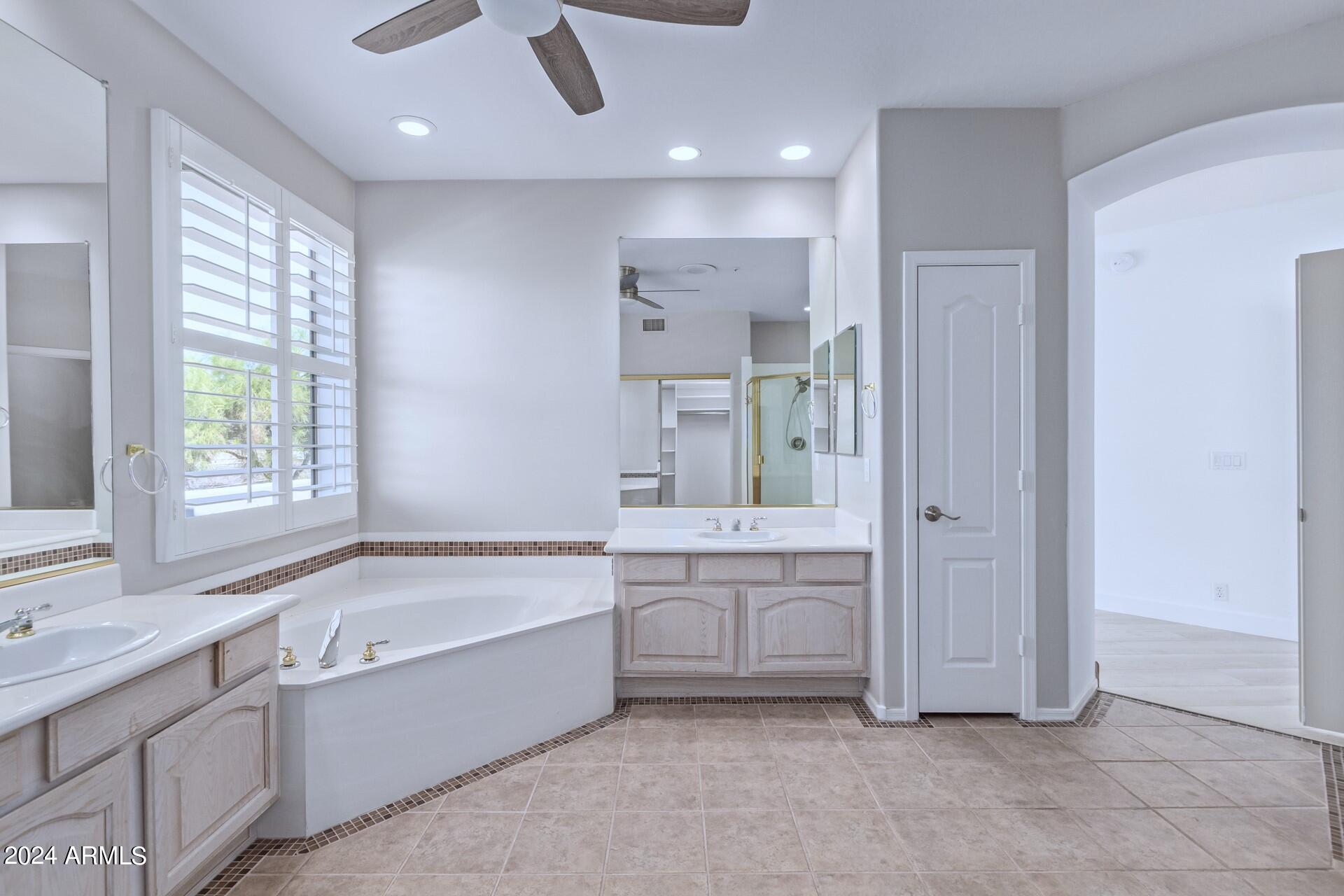 9026 E CASITAS DEL RIO Drive