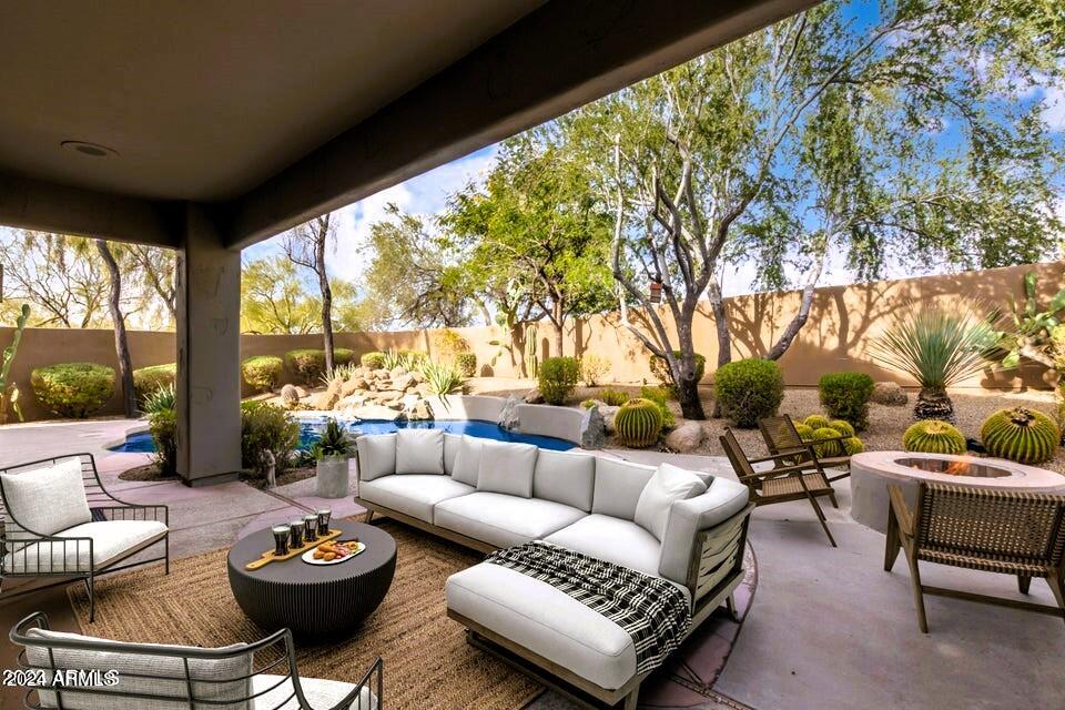 9026 E CASITAS DEL RIO Drive