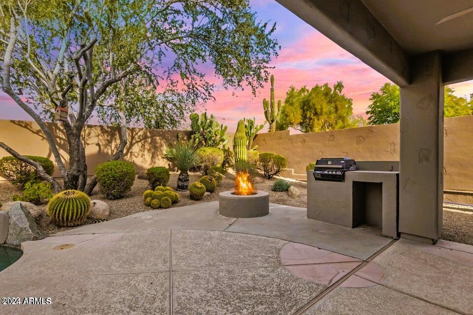 9026 E CASITAS DEL RIO Drive