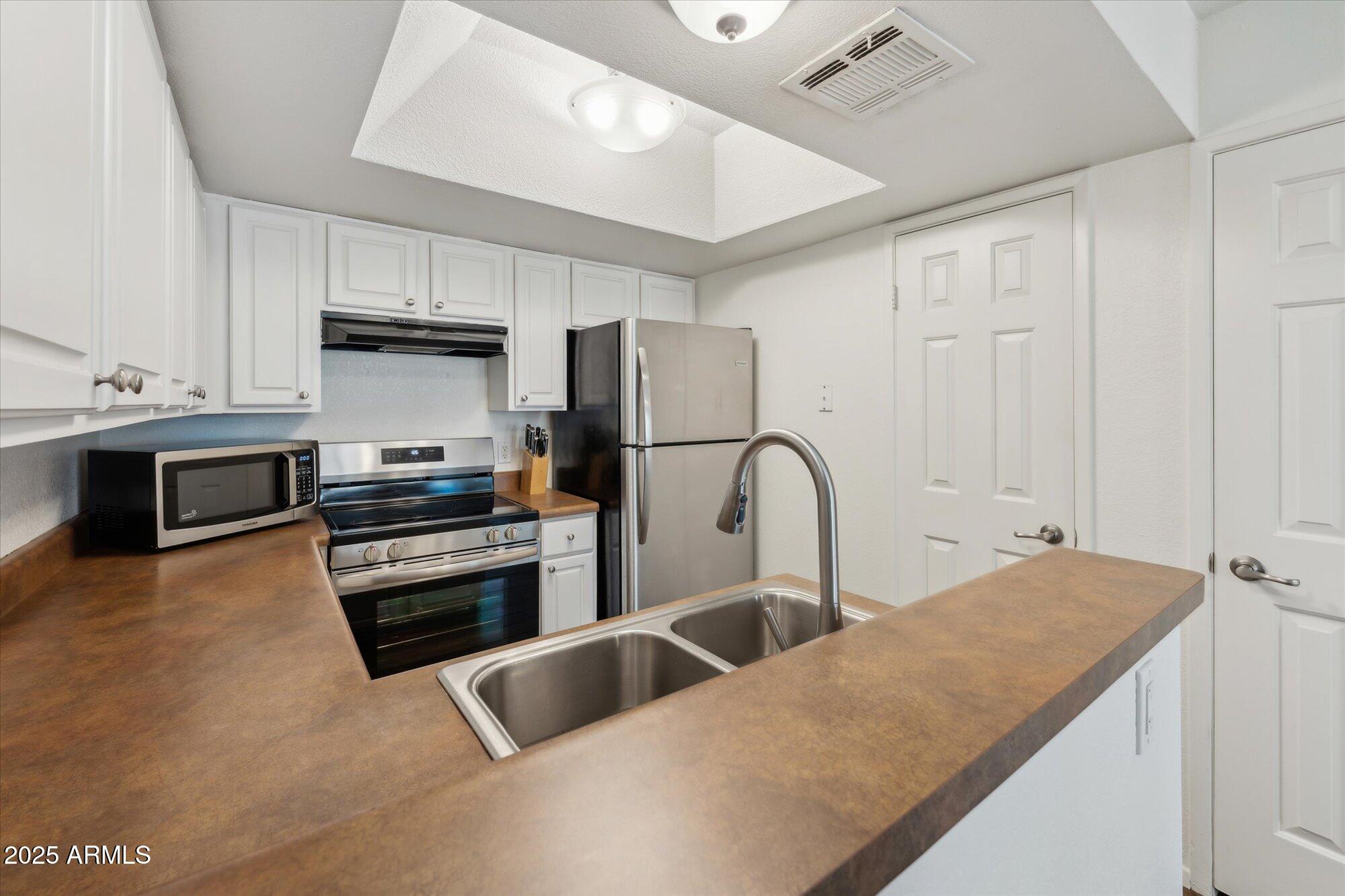 1720 E THUNDERBIRD Road, 2078