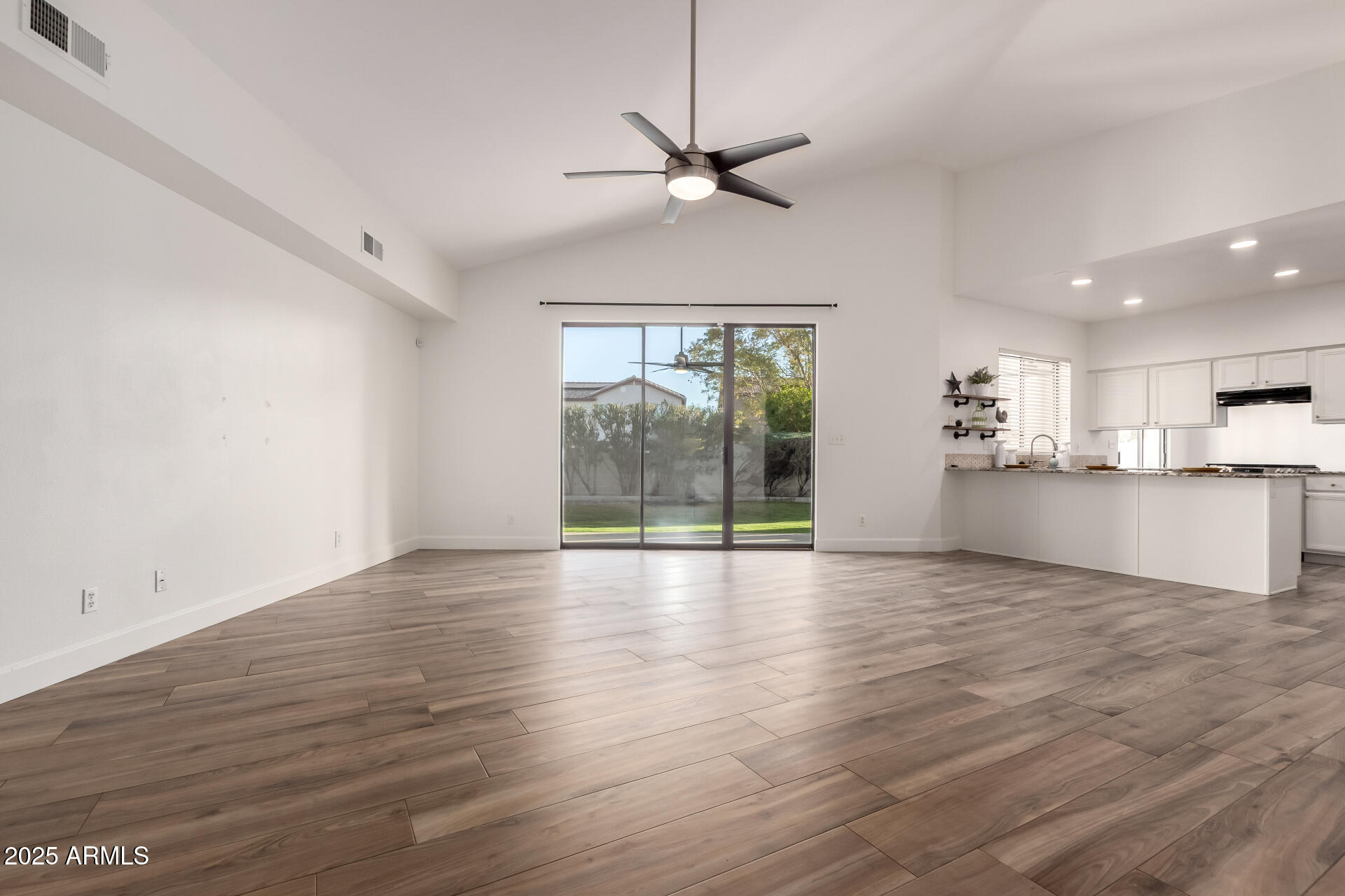 3019 E REDFIELD Road