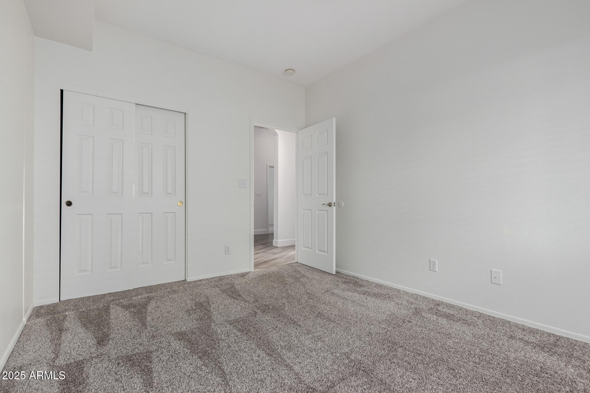 3019 E REDFIELD Road