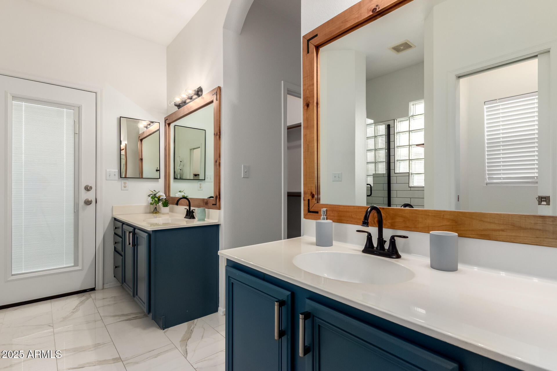 3019 E REDFIELD Road