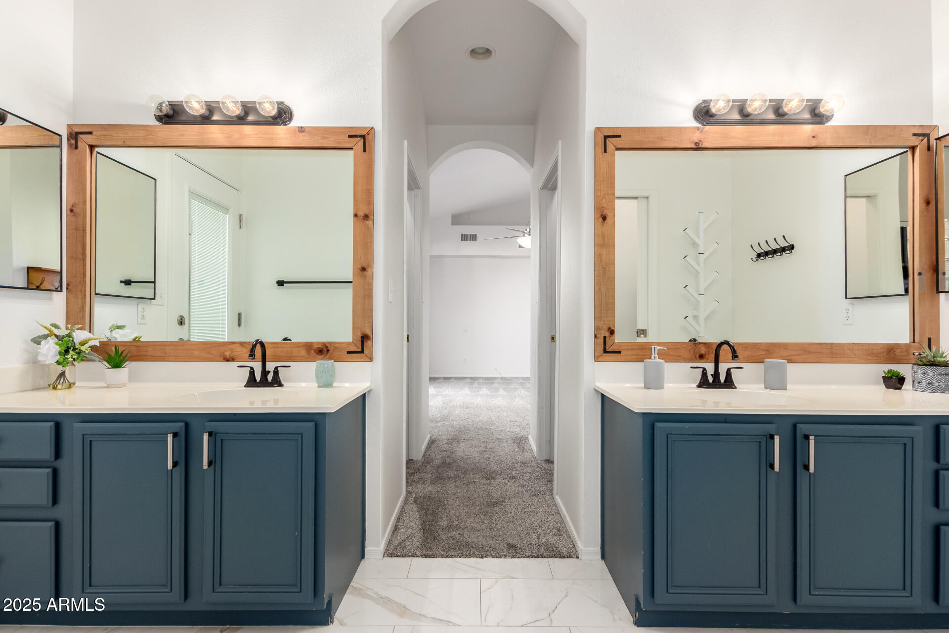 3019 E REDFIELD Road