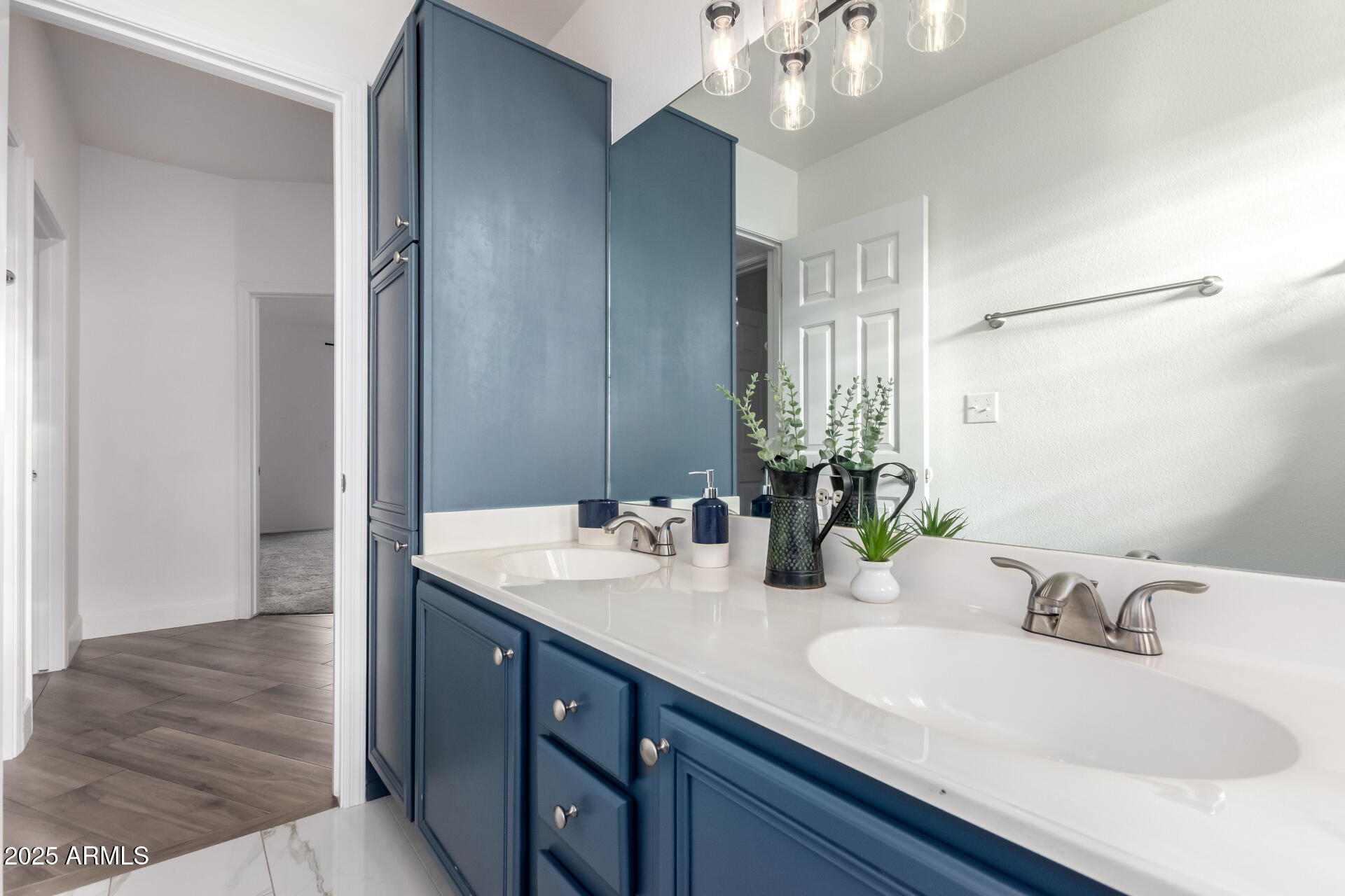 3019 E REDFIELD Road