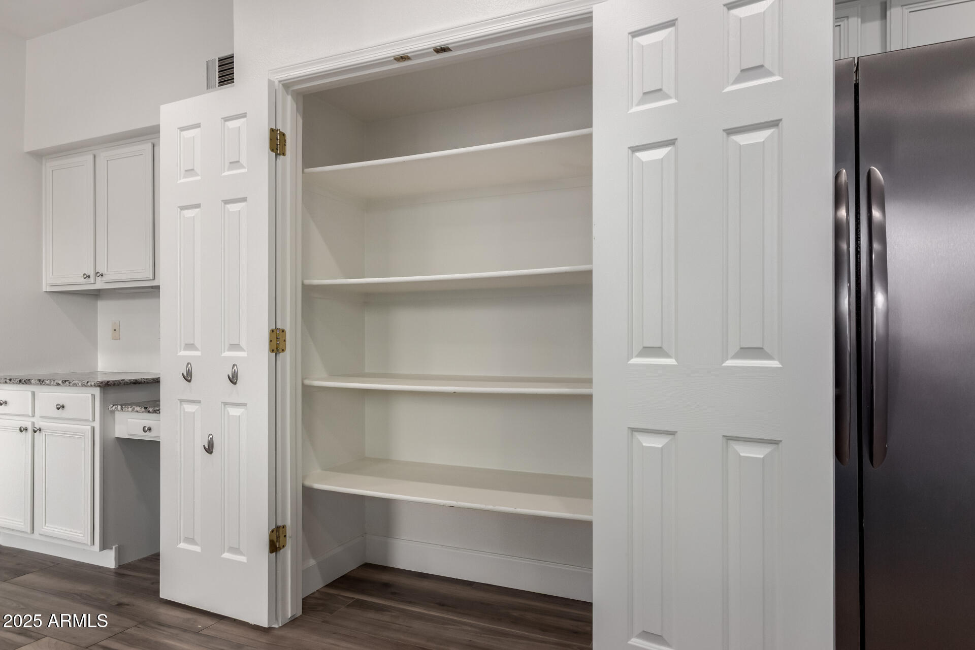 3019 E REDFIELD Road