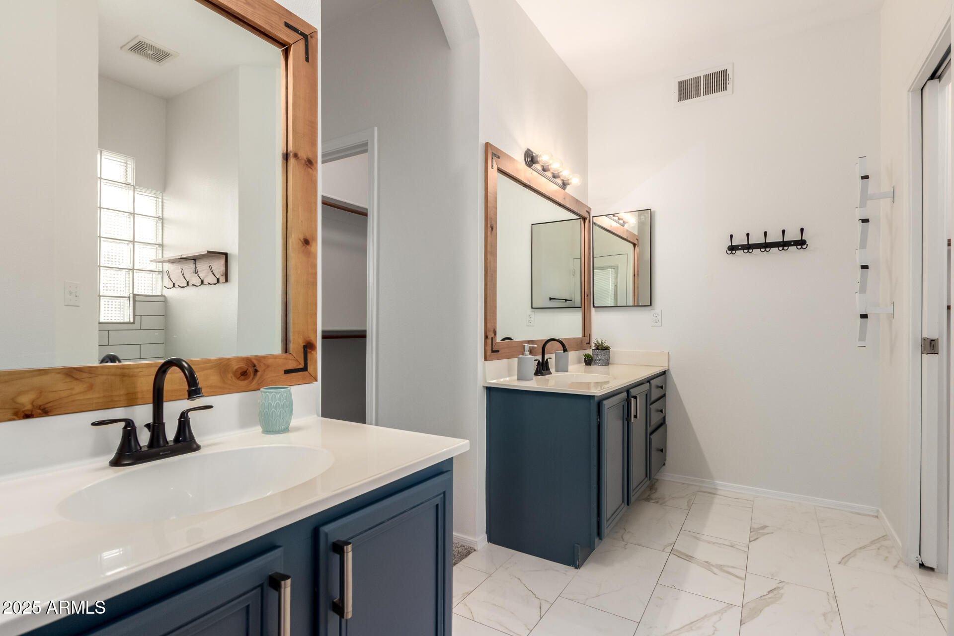 3019 E REDFIELD Road