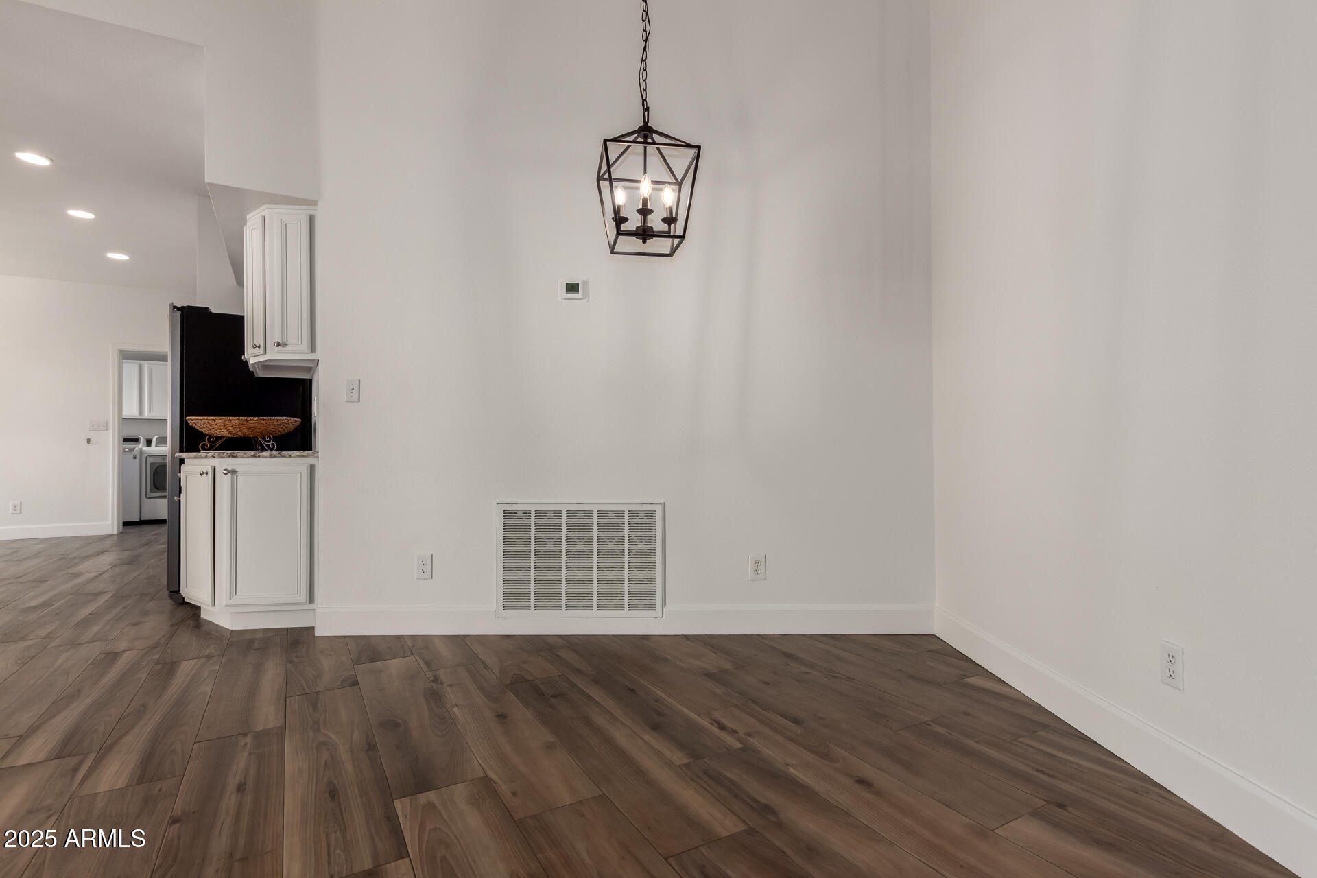 3019 E REDFIELD Road