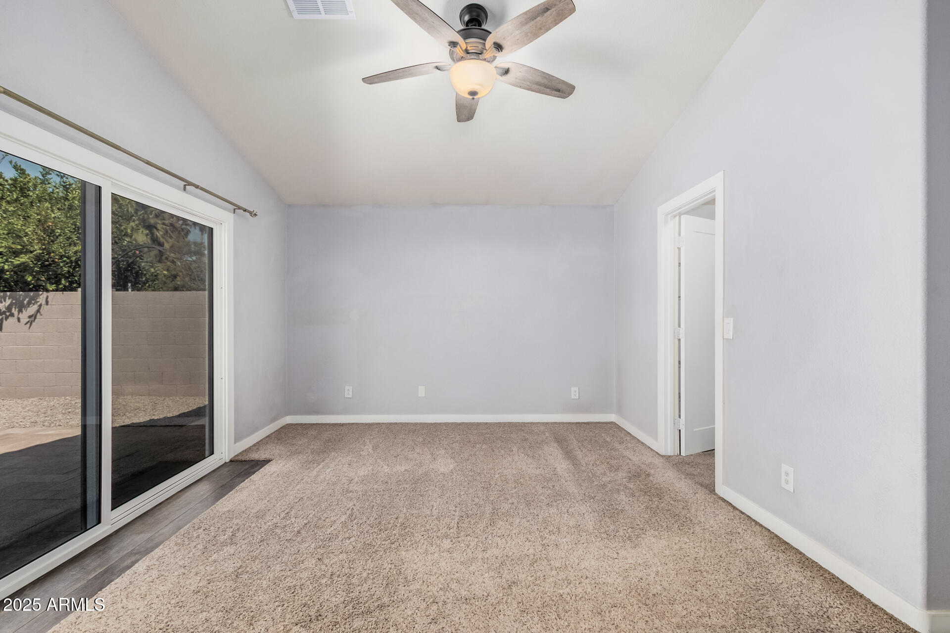 924 E BAYLOR Lane