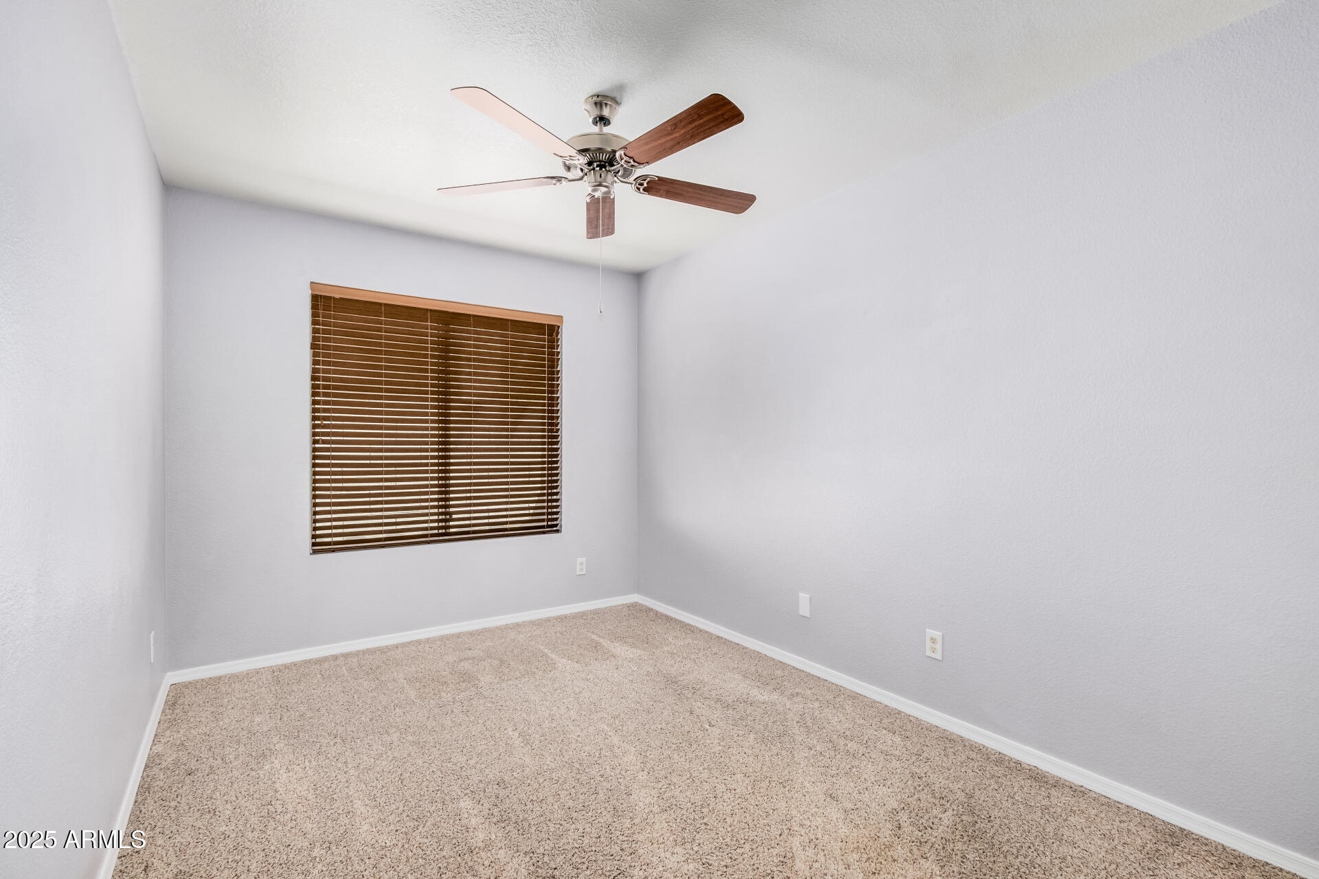 924 E BAYLOR Lane