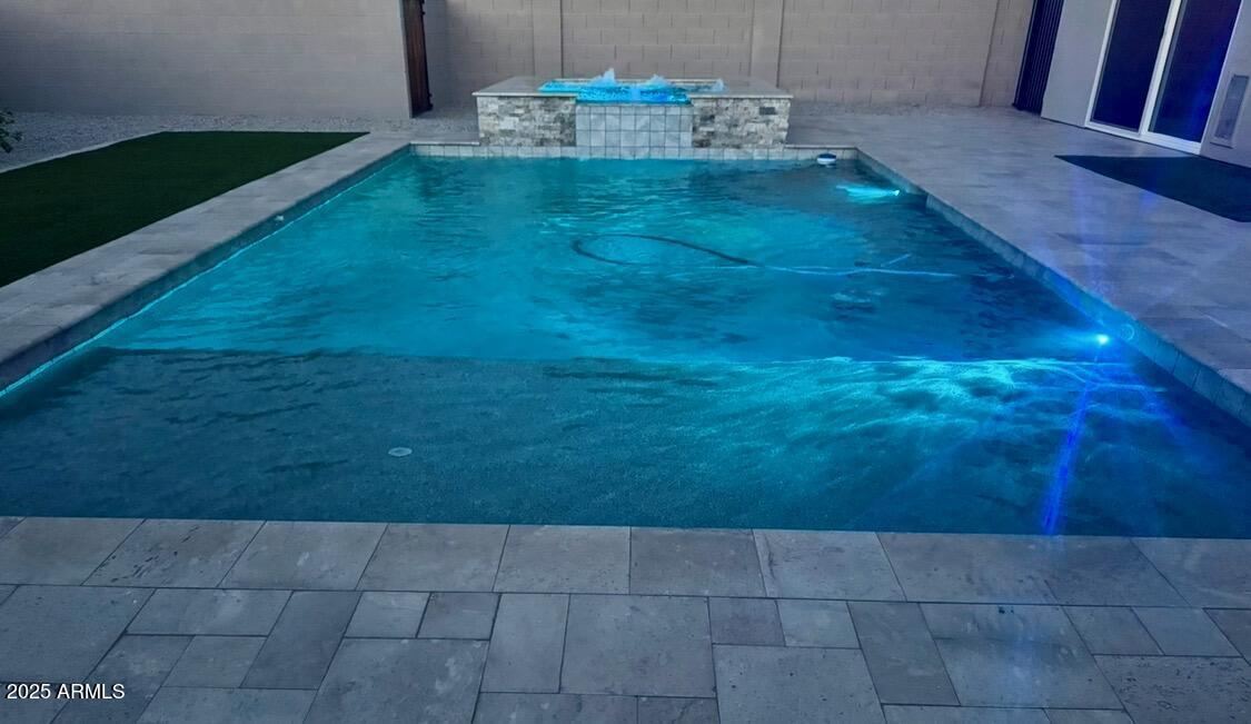 924 E BAYLOR Lane