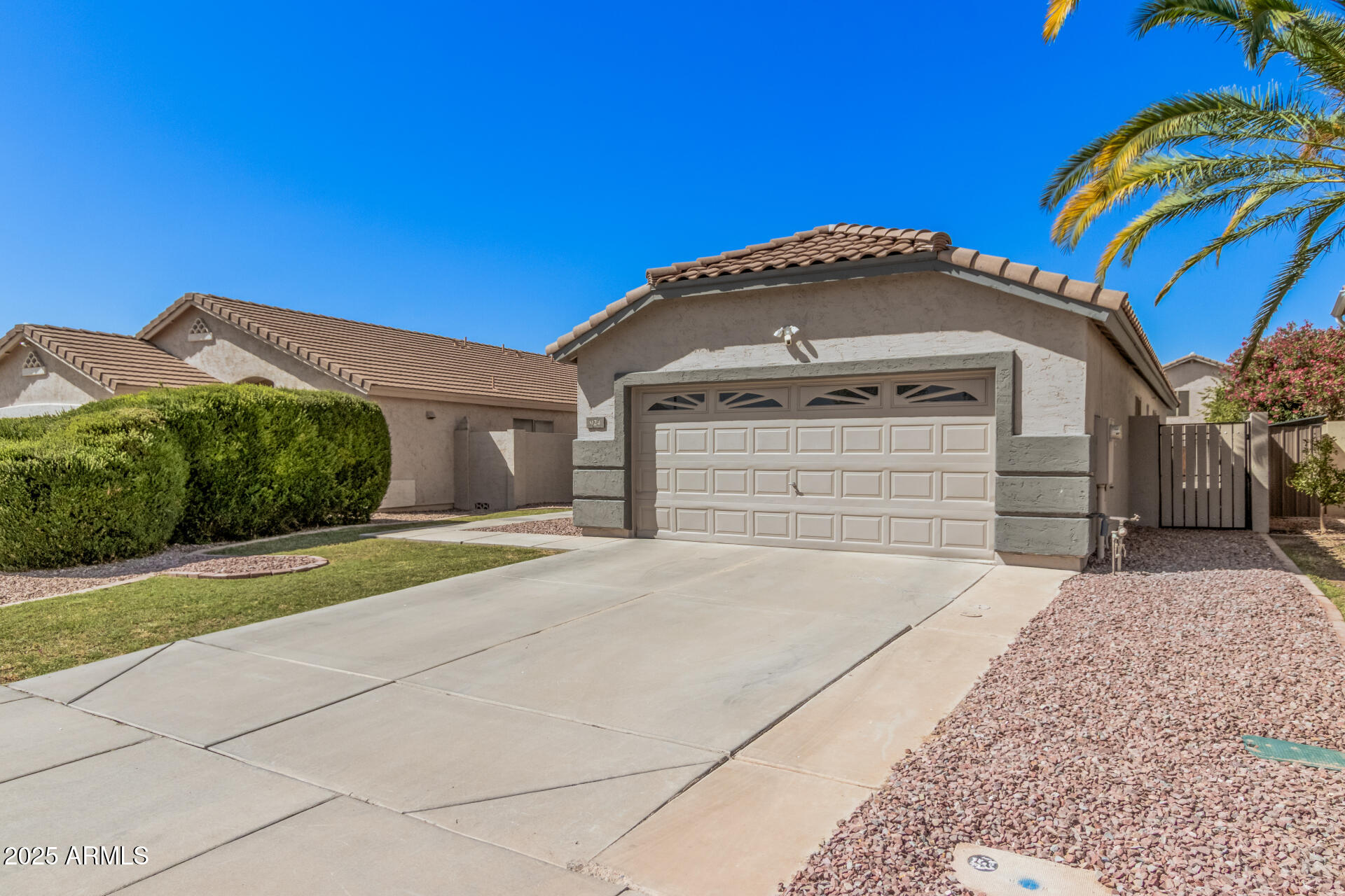 924 E BAYLOR Lane