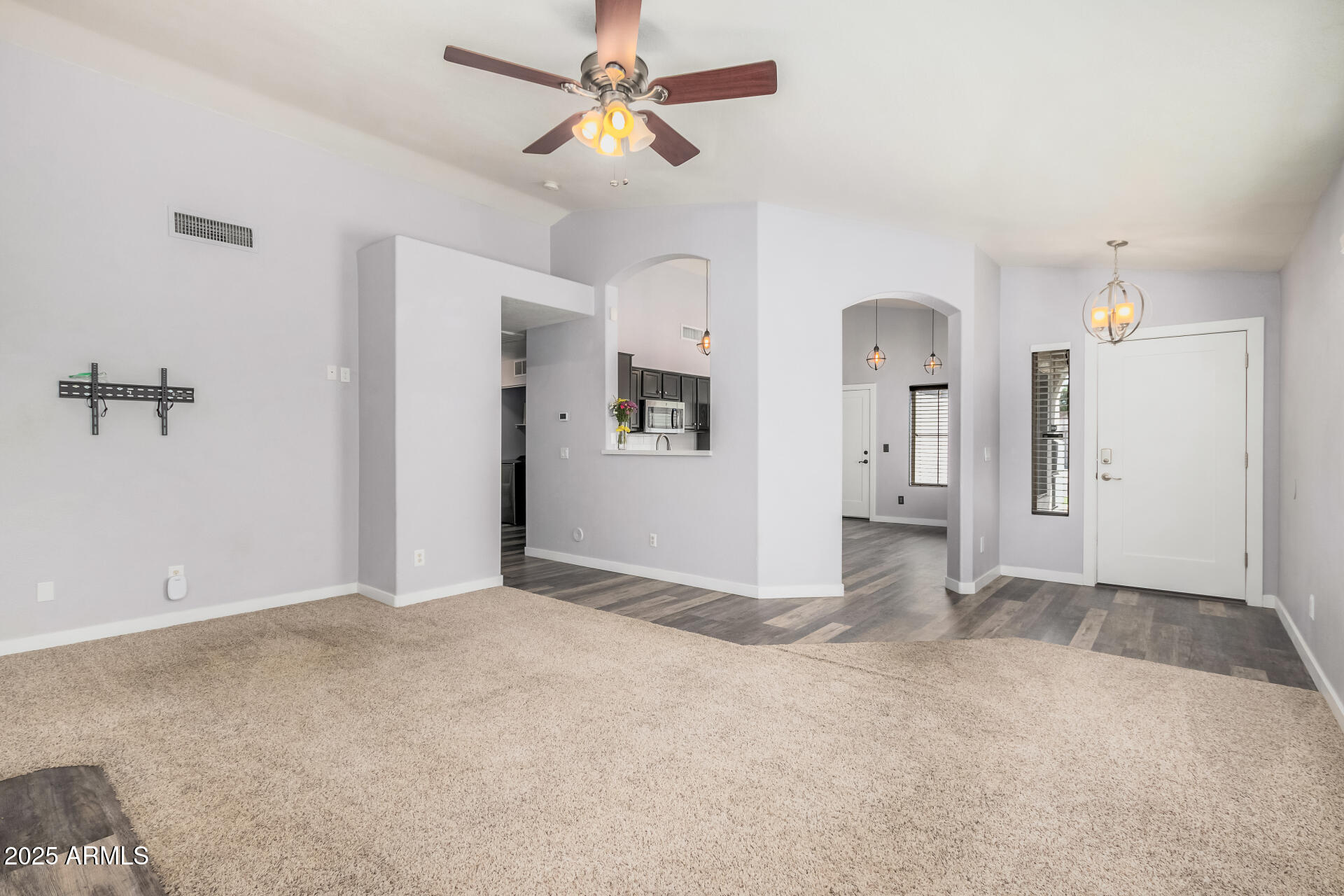 924 E BAYLOR Lane