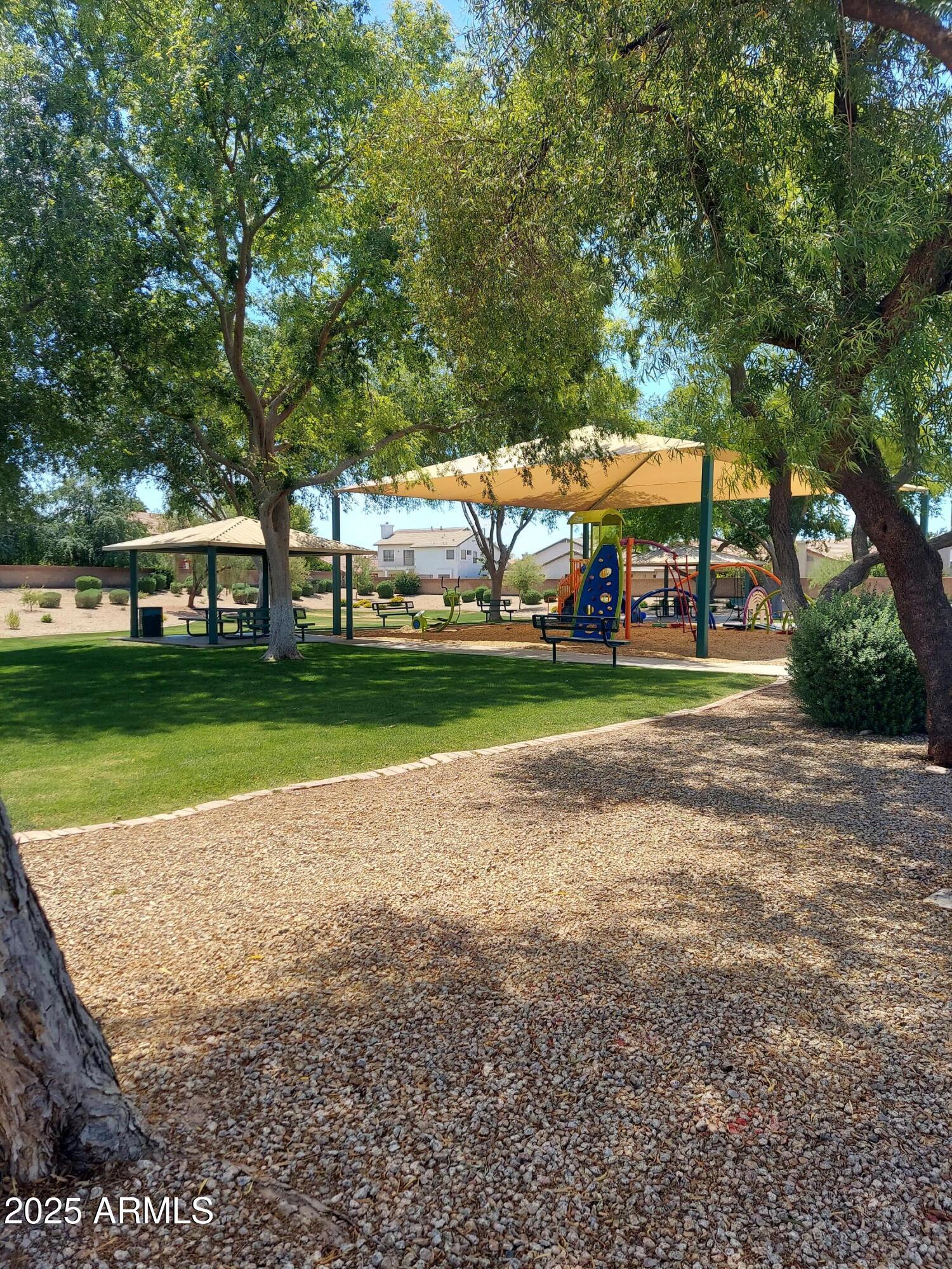 924 E BAYLOR Lane