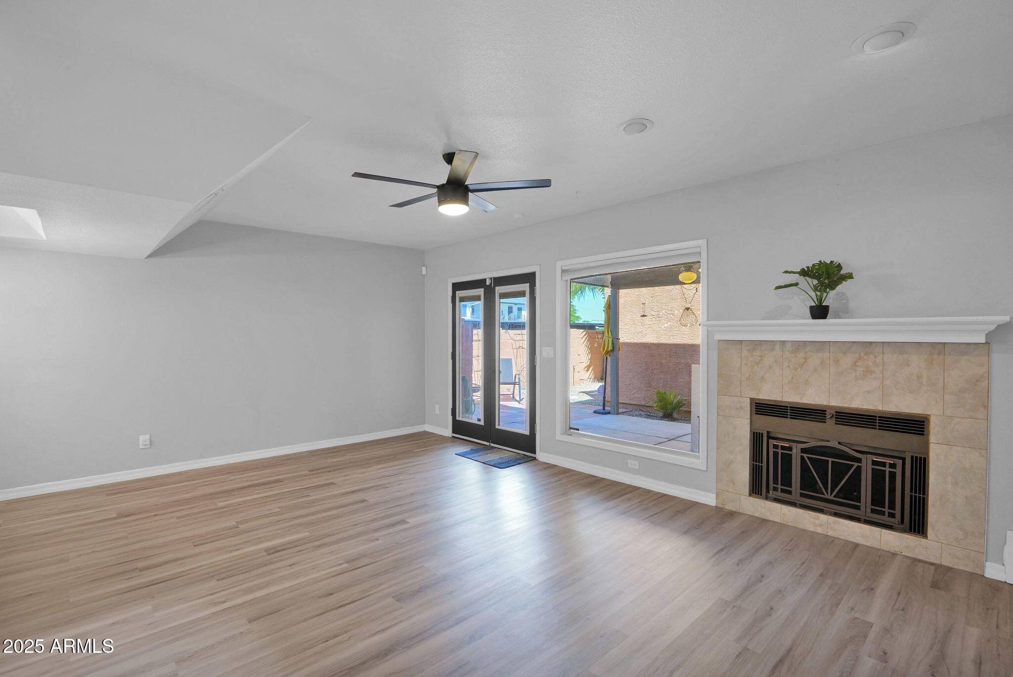 815 E GROVERS Avenue, 8