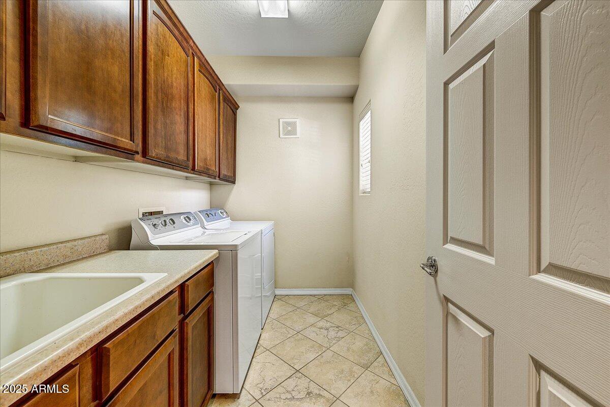 3935 E ROUGH RIDER Road 1191
