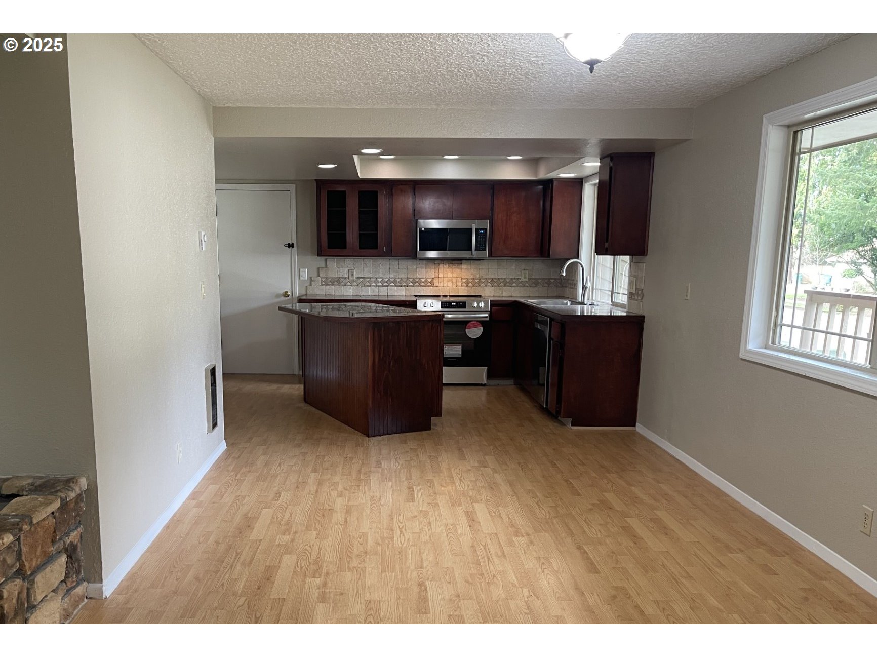 10702 NE SHERWOOD DR