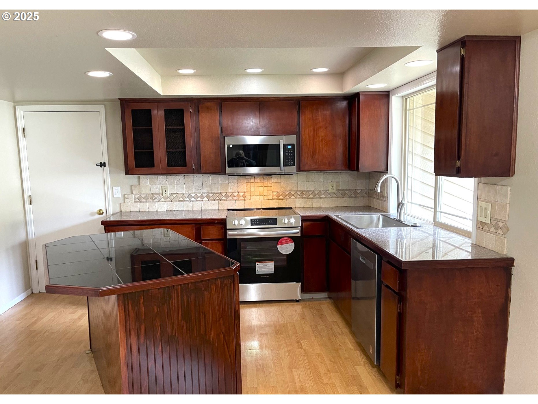 10702 NE SHERWOOD DR