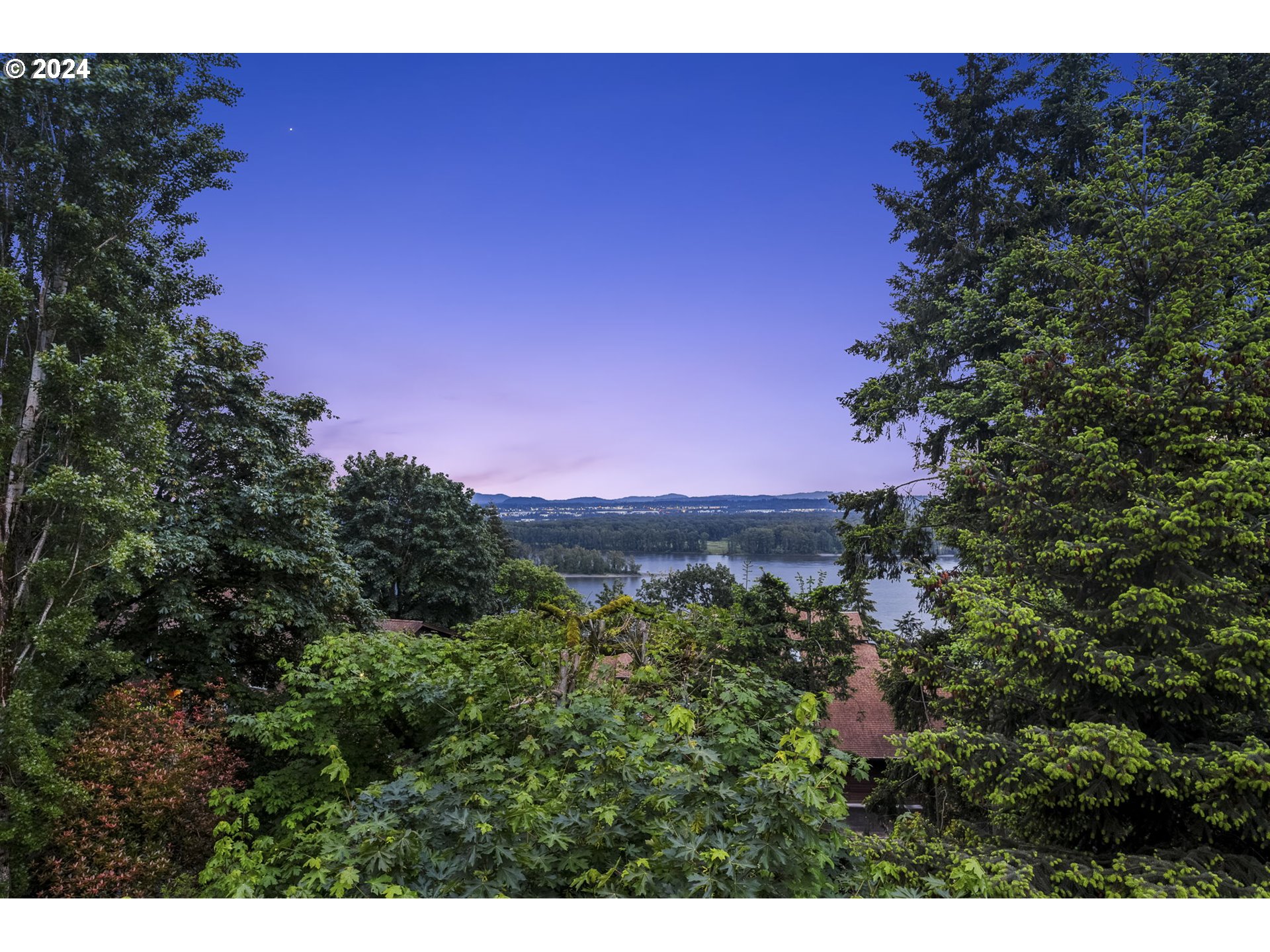 835 NW GRAND RIDGE DR