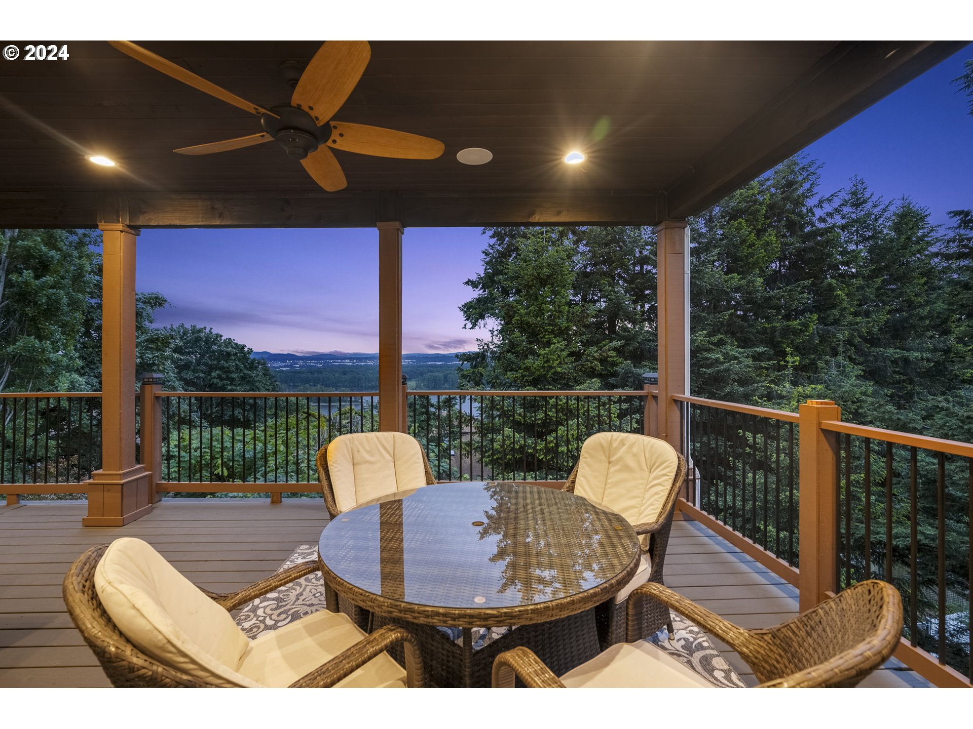 835 NW GRAND RIDGE DR