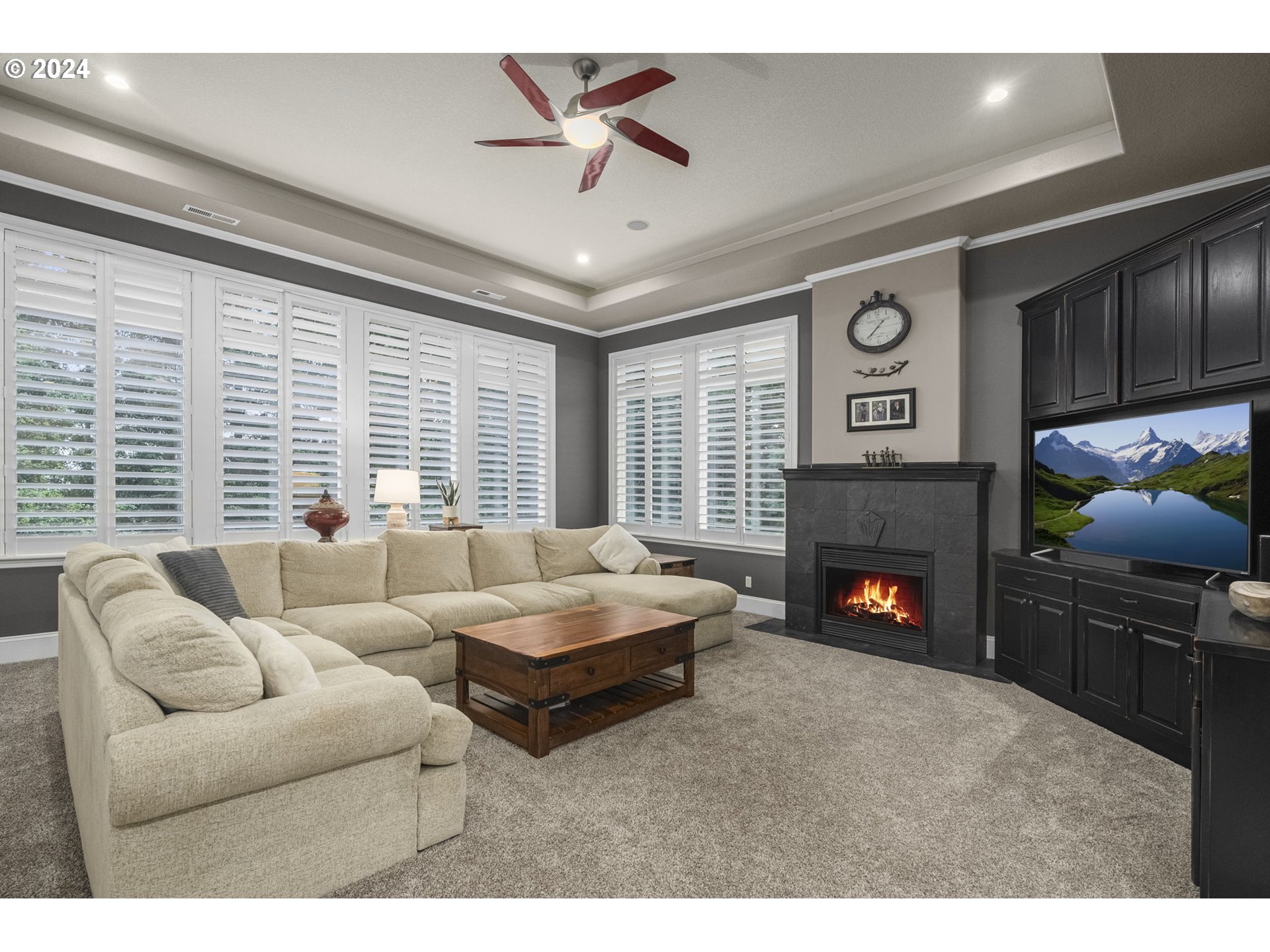 835 NW GRAND RIDGE DR