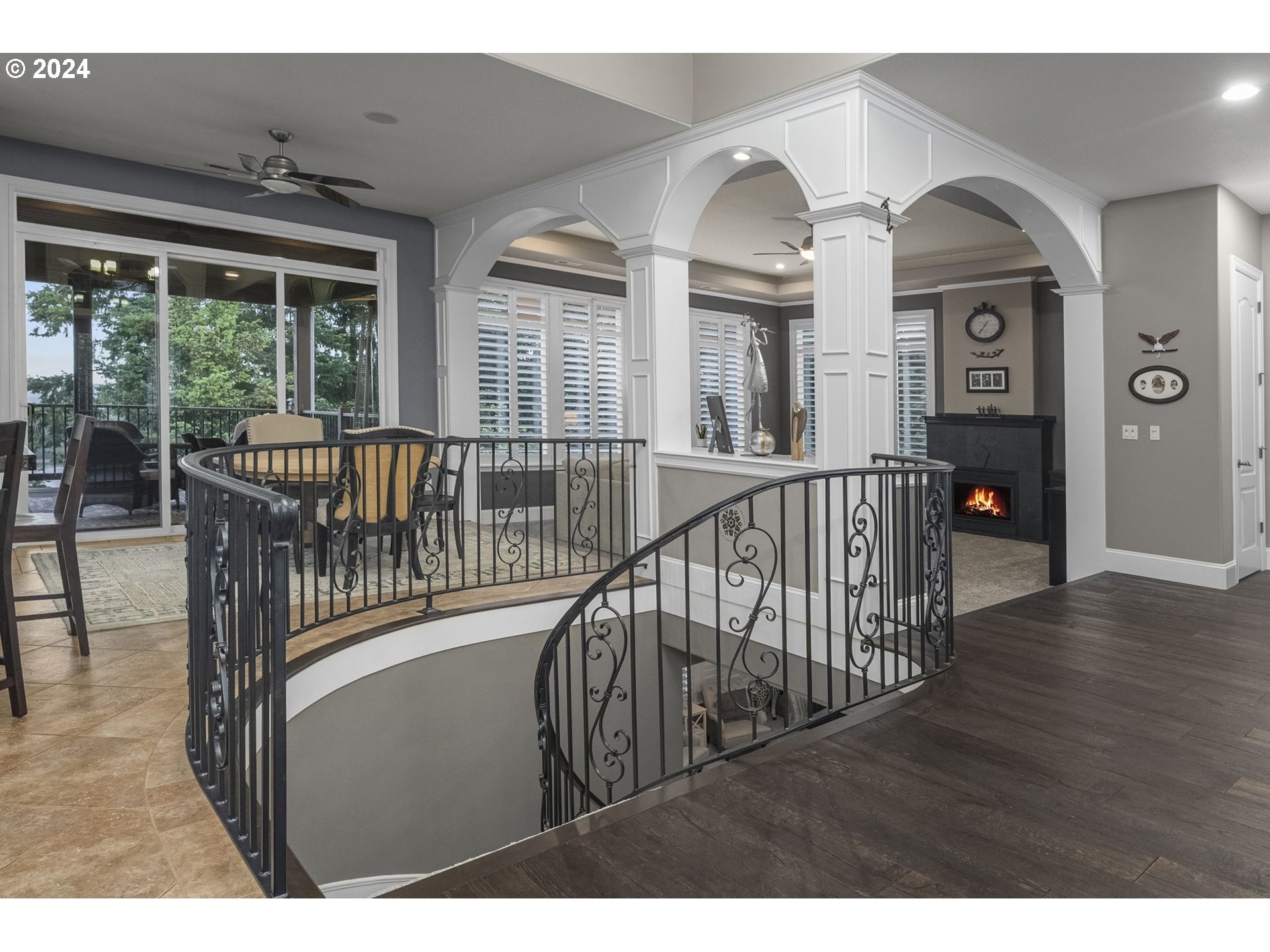 835 NW GRAND RIDGE DR