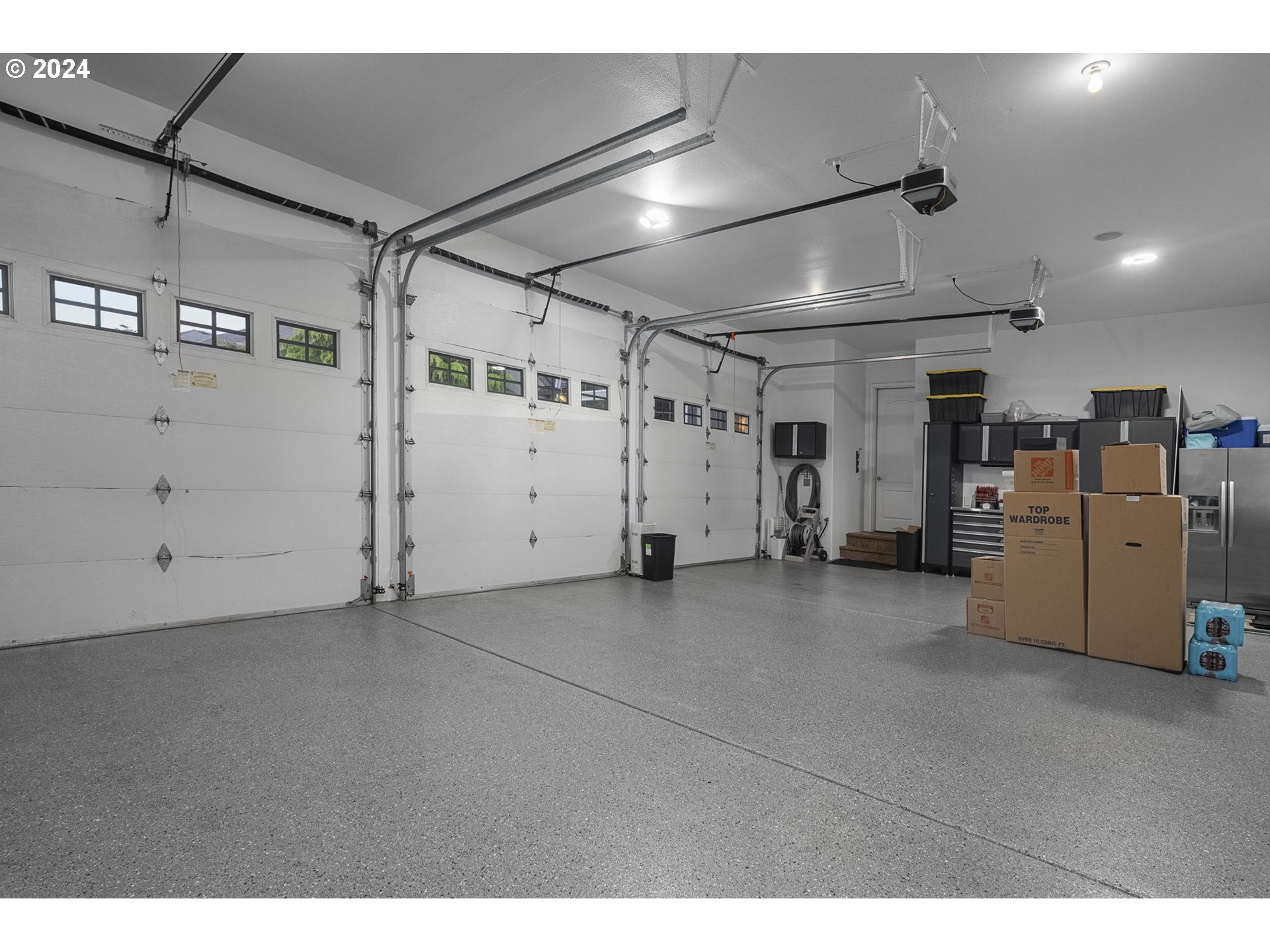 835 NW GRAND RIDGE DR