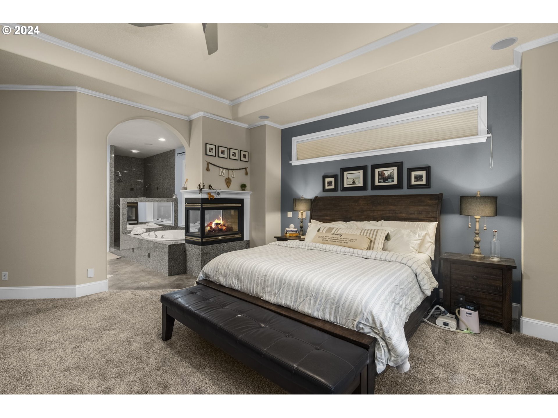 835 NW GRAND RIDGE DR