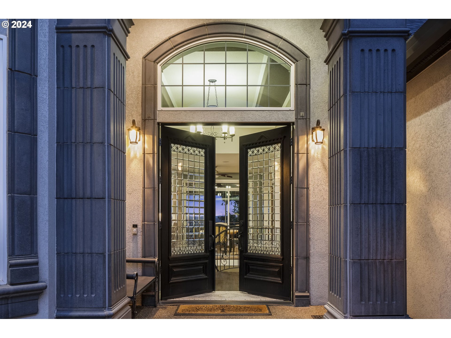 835 NW GRAND RIDGE DR