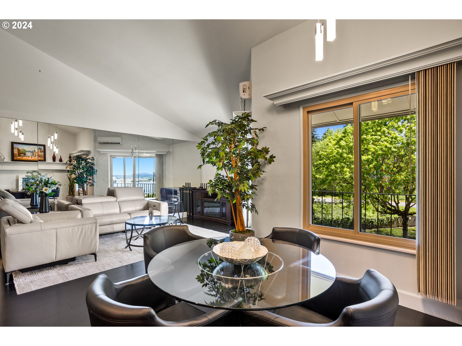 5585 E EVERGREEN BLVD 5402