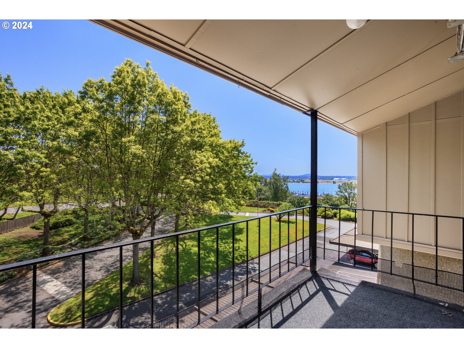 5585 E EVERGREEN BLVD 5402