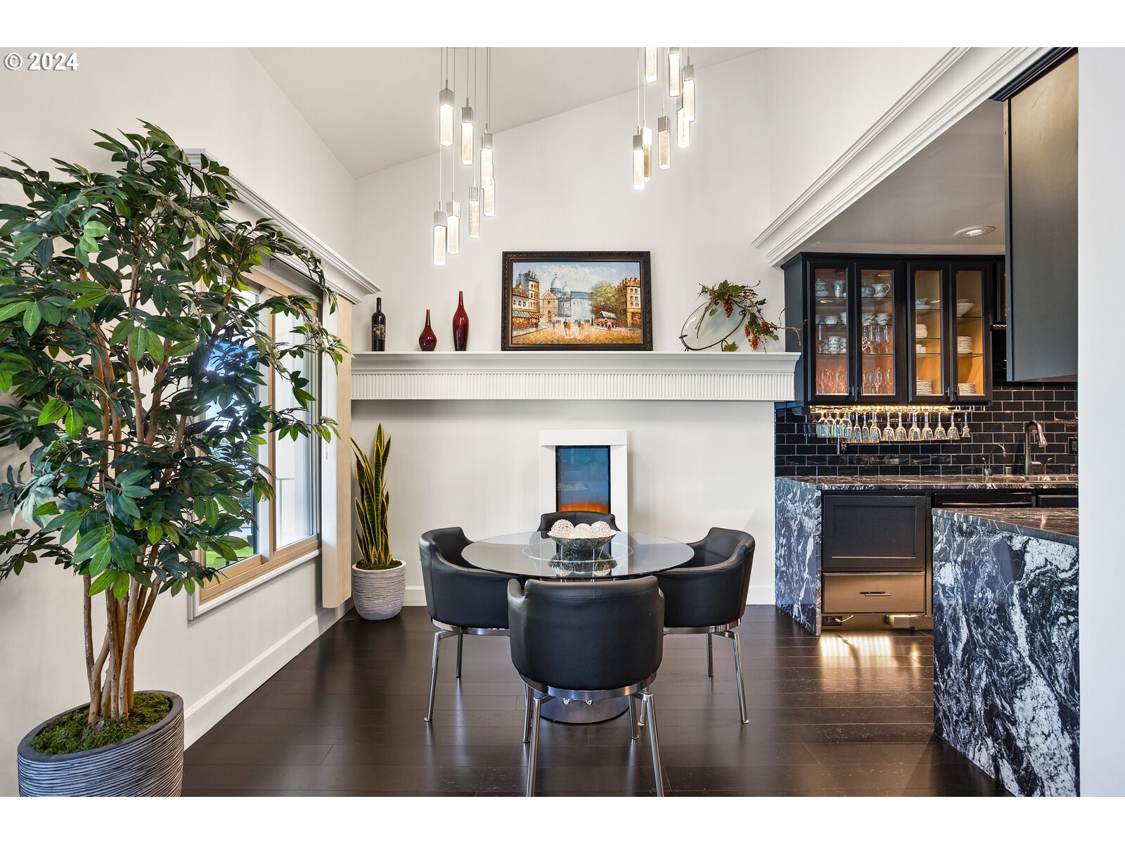 5585 E EVERGREEN BLVD 5402