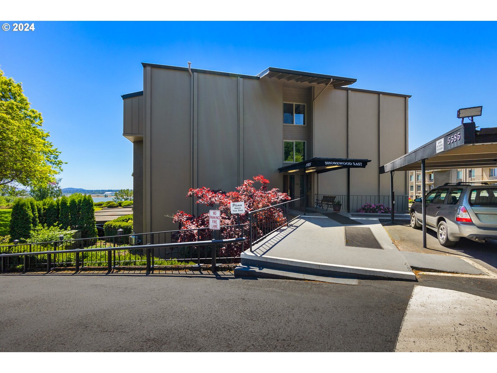 5585 E EVERGREEN BLVD 5402