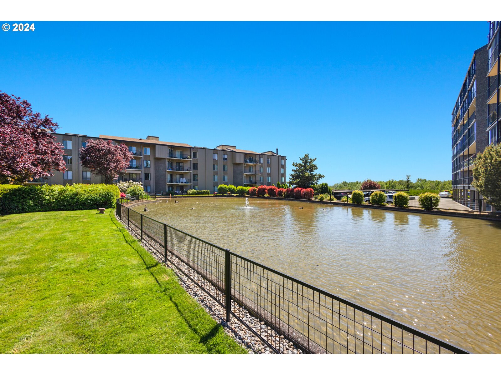 5585 E EVERGREEN BLVD 5402