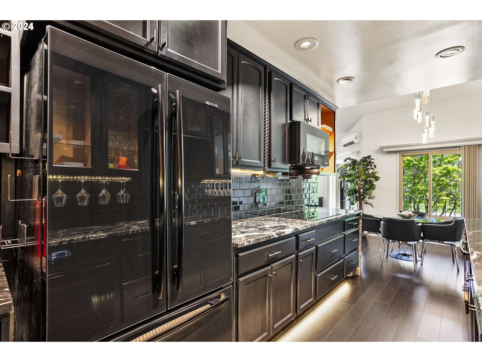 5585 E EVERGREEN BLVD 5402