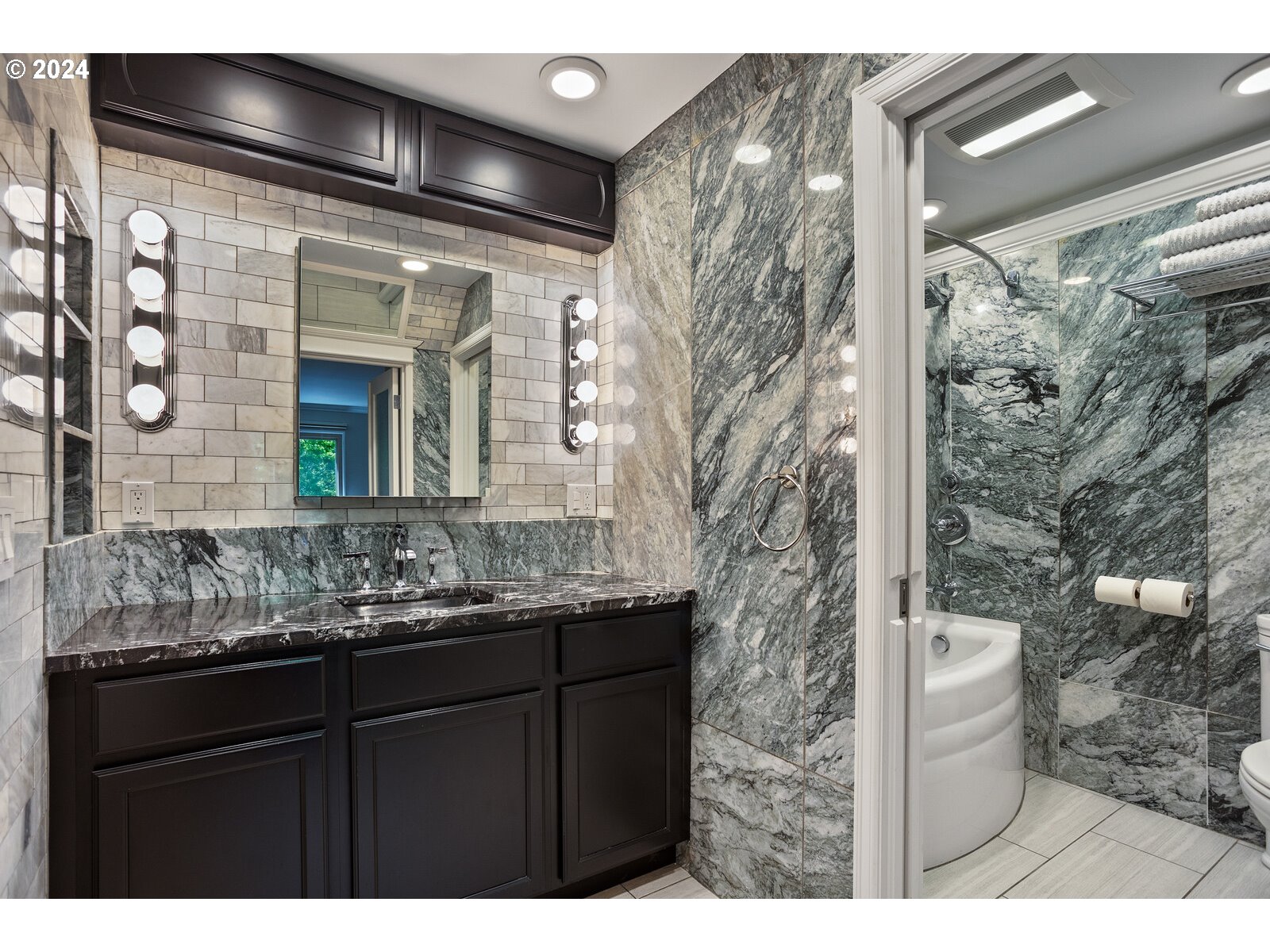 5585 E EVERGREEN BLVD 5402