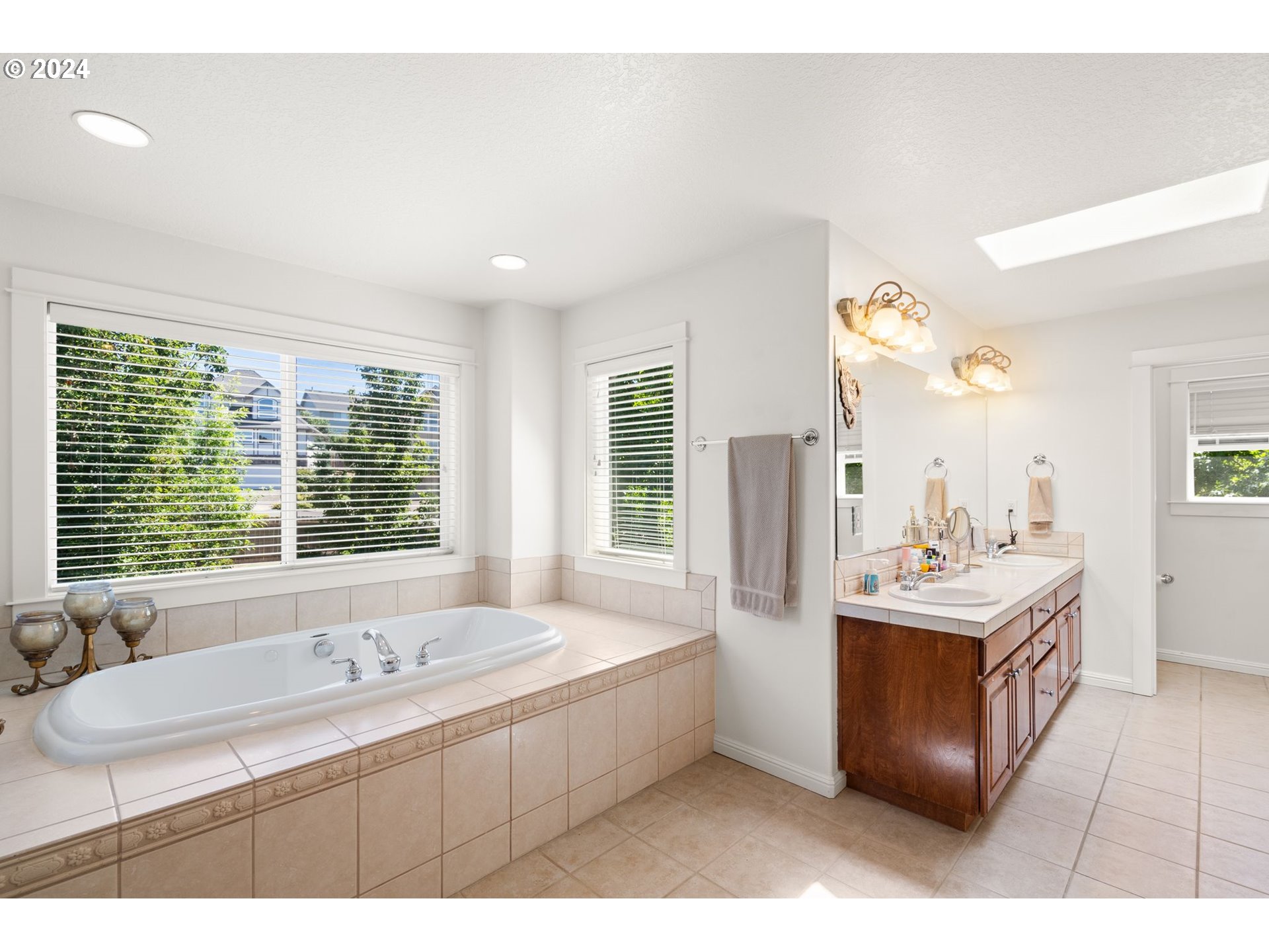 3016 NW GRAVENSTEIN ST