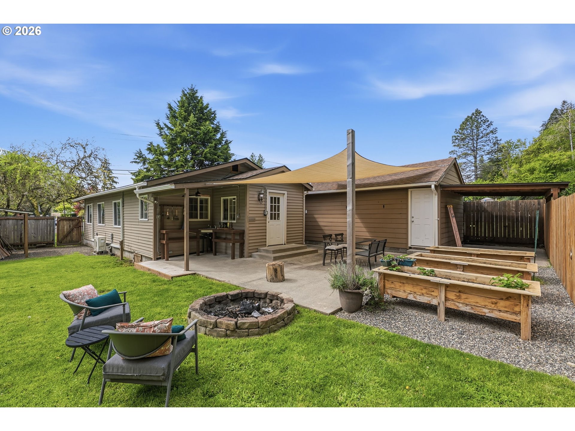 657 NW 10TH AVE