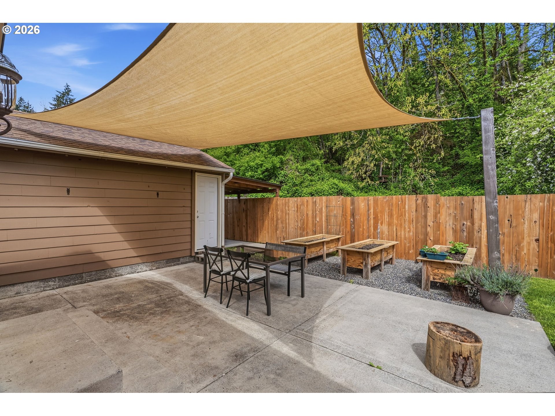 657 NW 10TH AVE