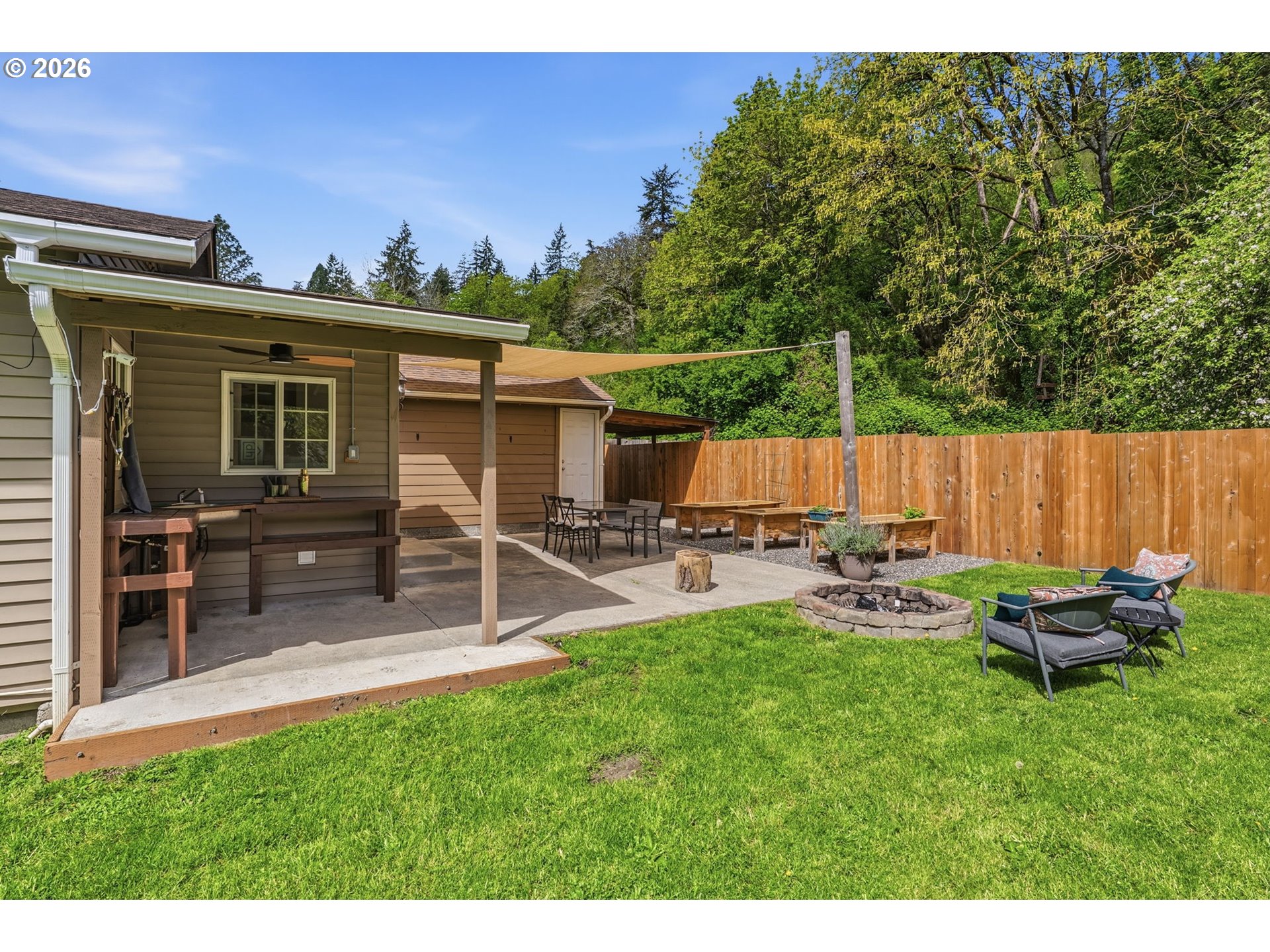 657 NW 10TH AVE