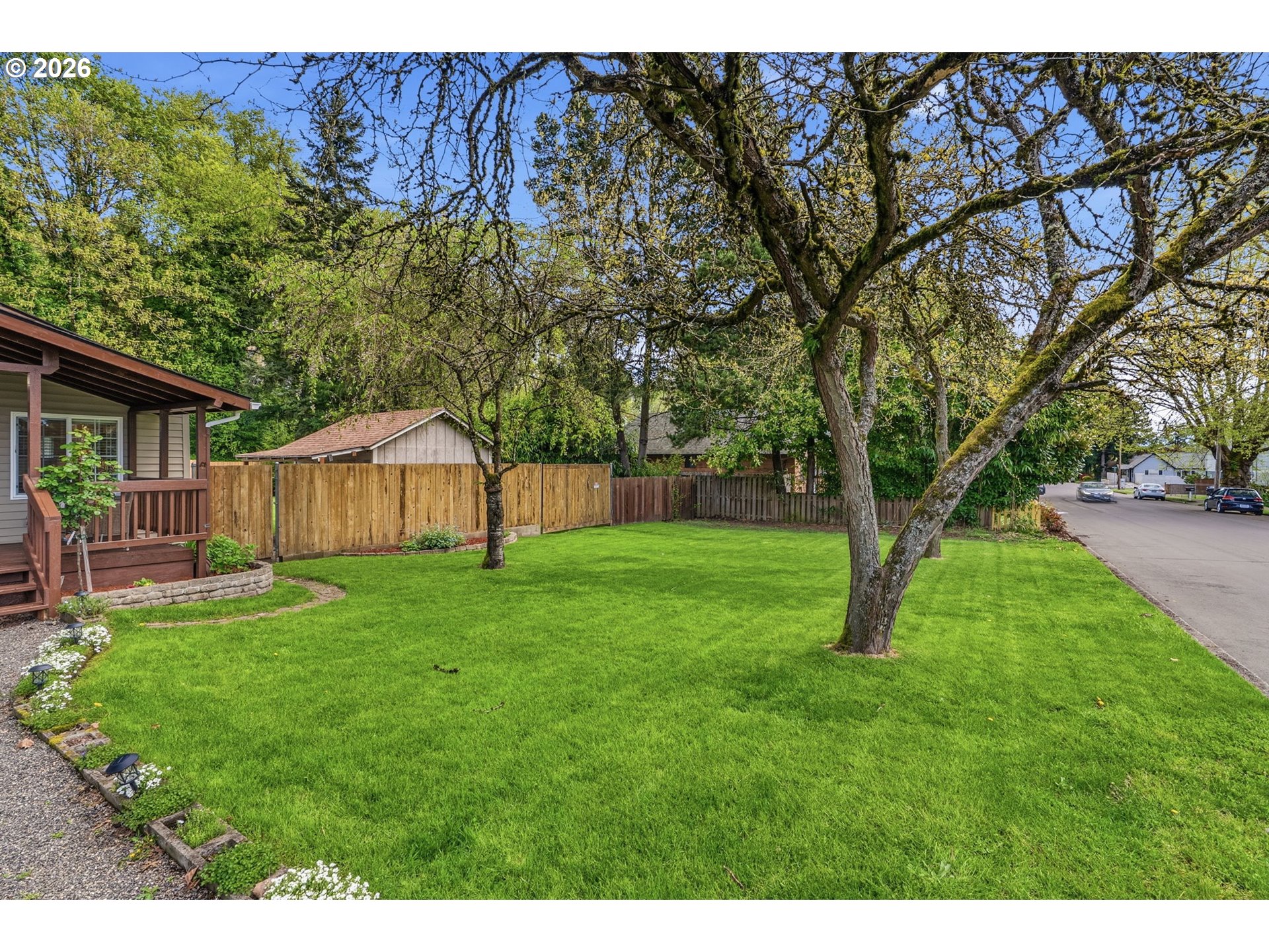 657 NW 10TH AVE