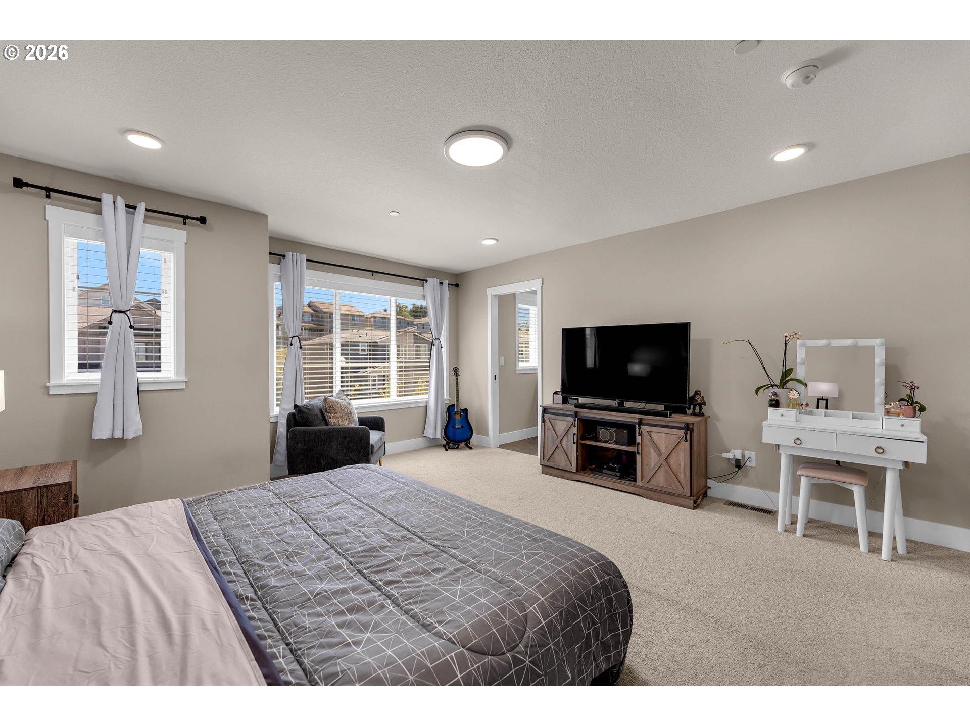 329 W LAUREL ST
