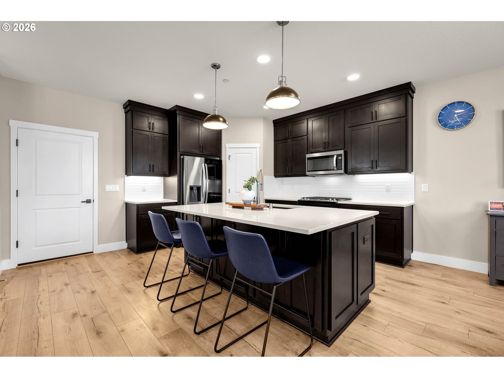 329 W LAUREL ST